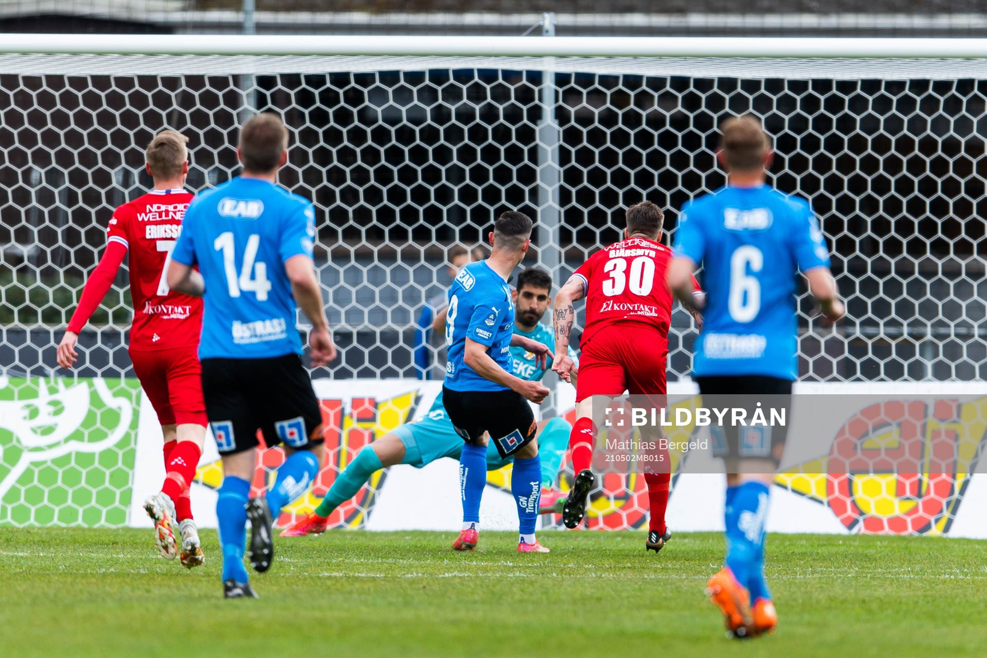 Halmstads Markus Antonsson gör 1-0 bakom IFK Göteborgs