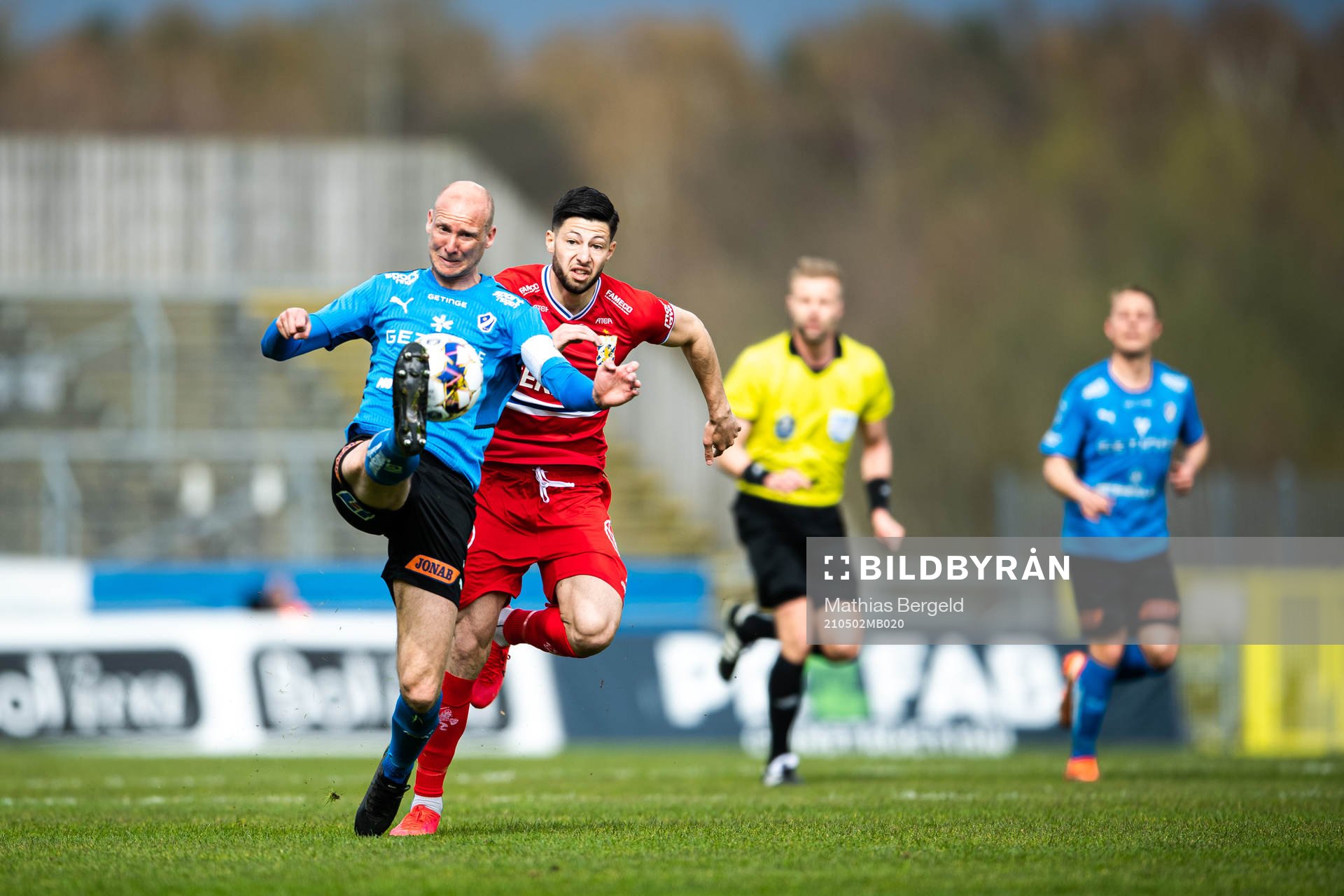 Halmstads Andreas Johansson och IFK Göteborgs Kevin Yakob