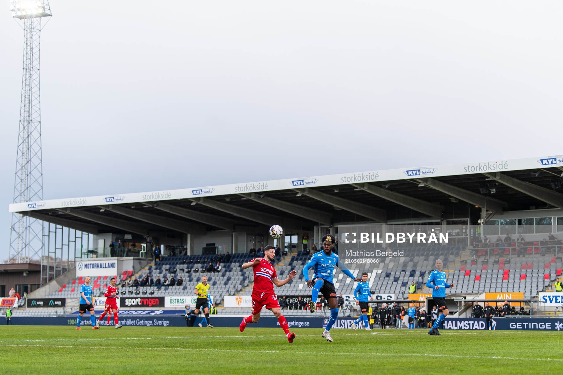 IFK Göteborgs Kevin Yakob och Halmstads Joseph Baffoe