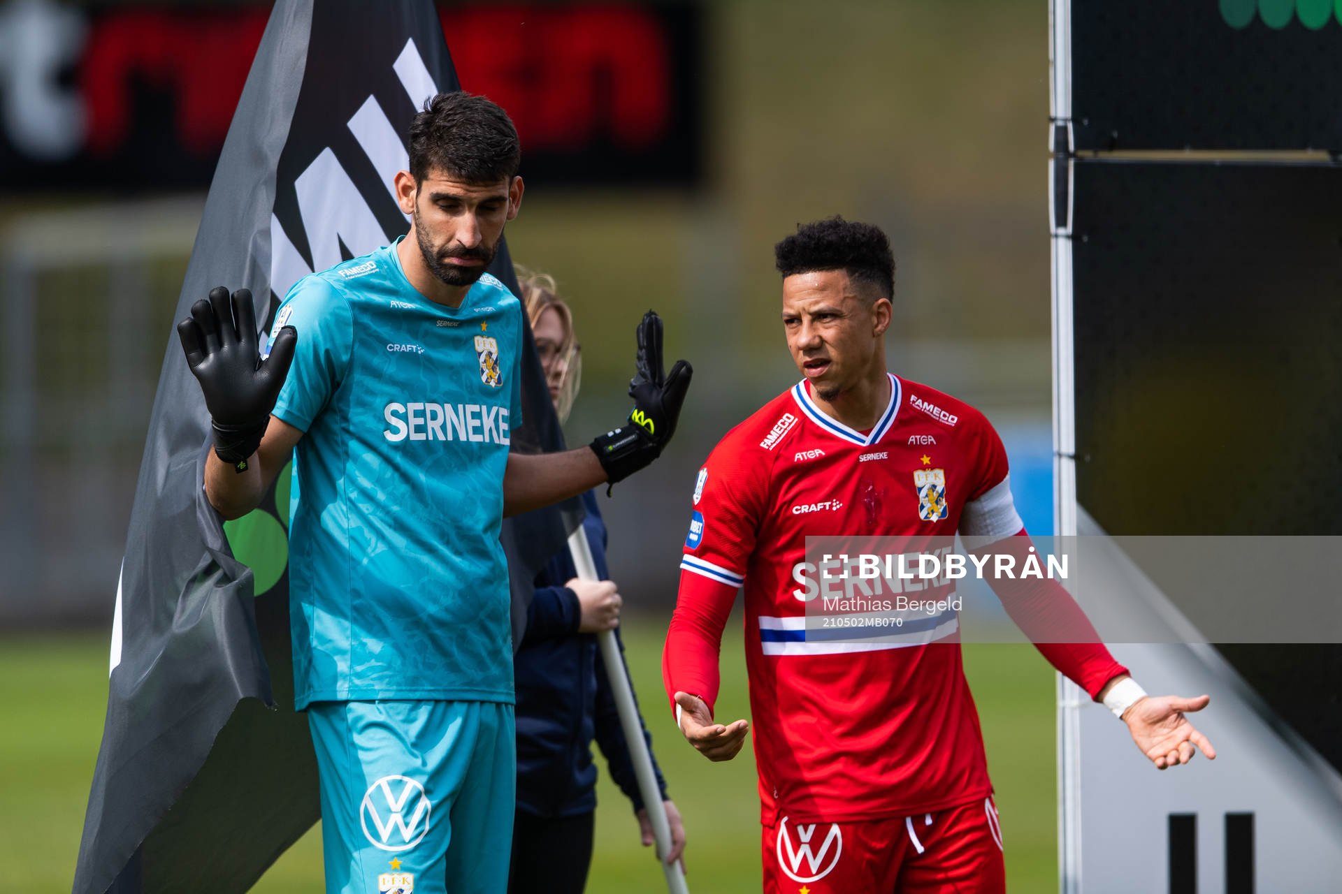 IFK Göteborgs målvakt Giannis Anestis och Tobias Sana