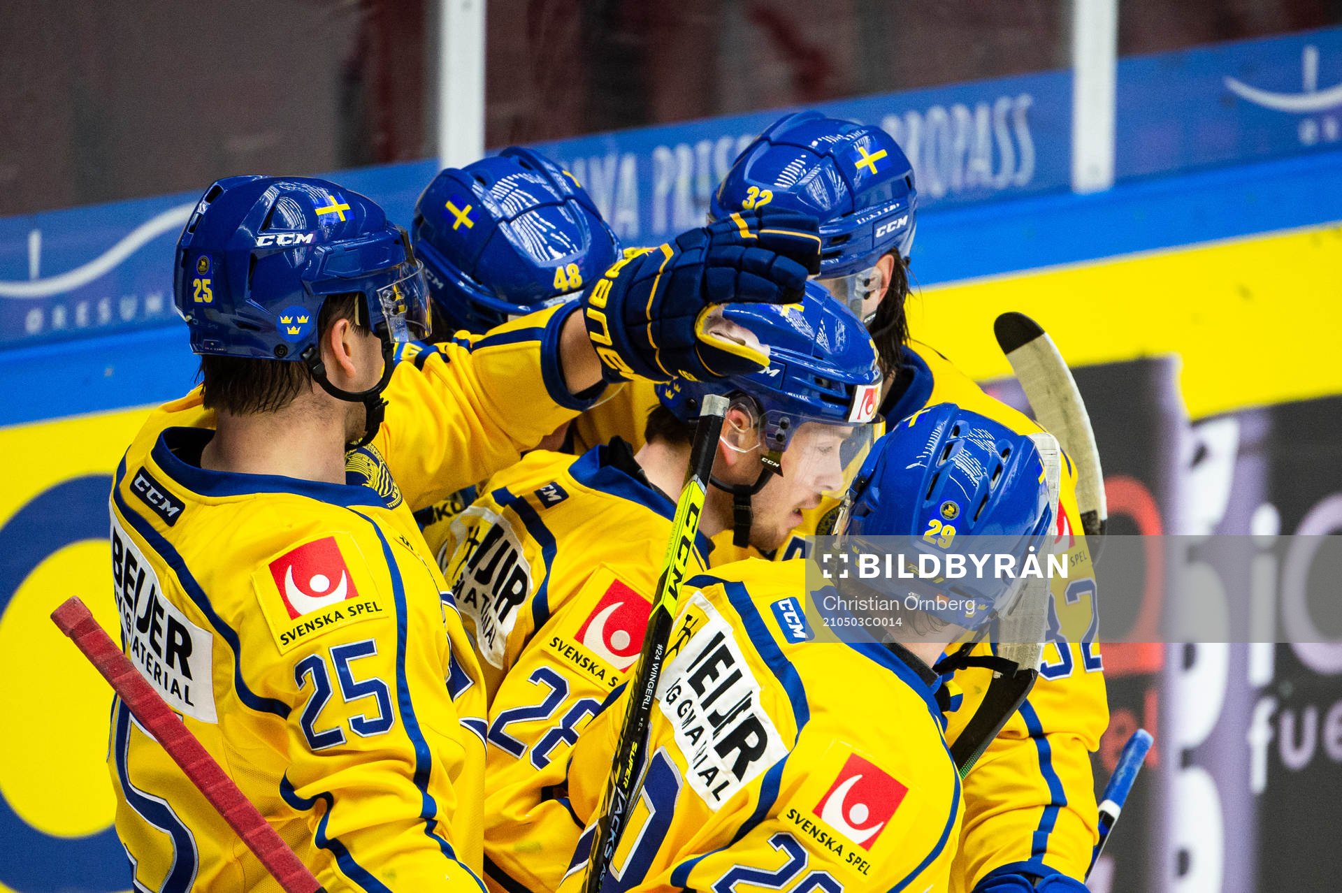Jesper Frödén of Sweden celebrate with teammates