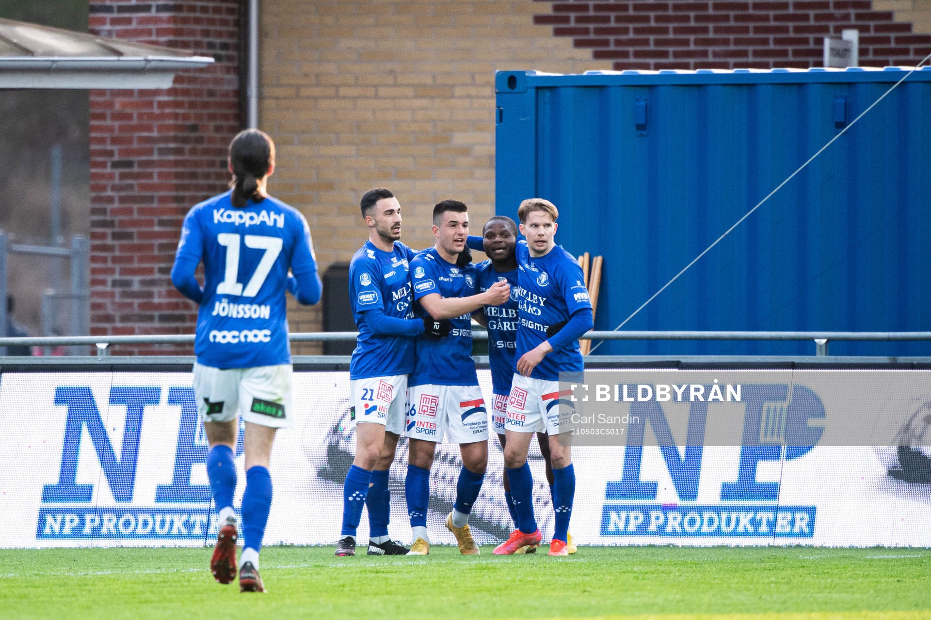 Trelleborgs Haris Brkic jublar med lagkamraterna