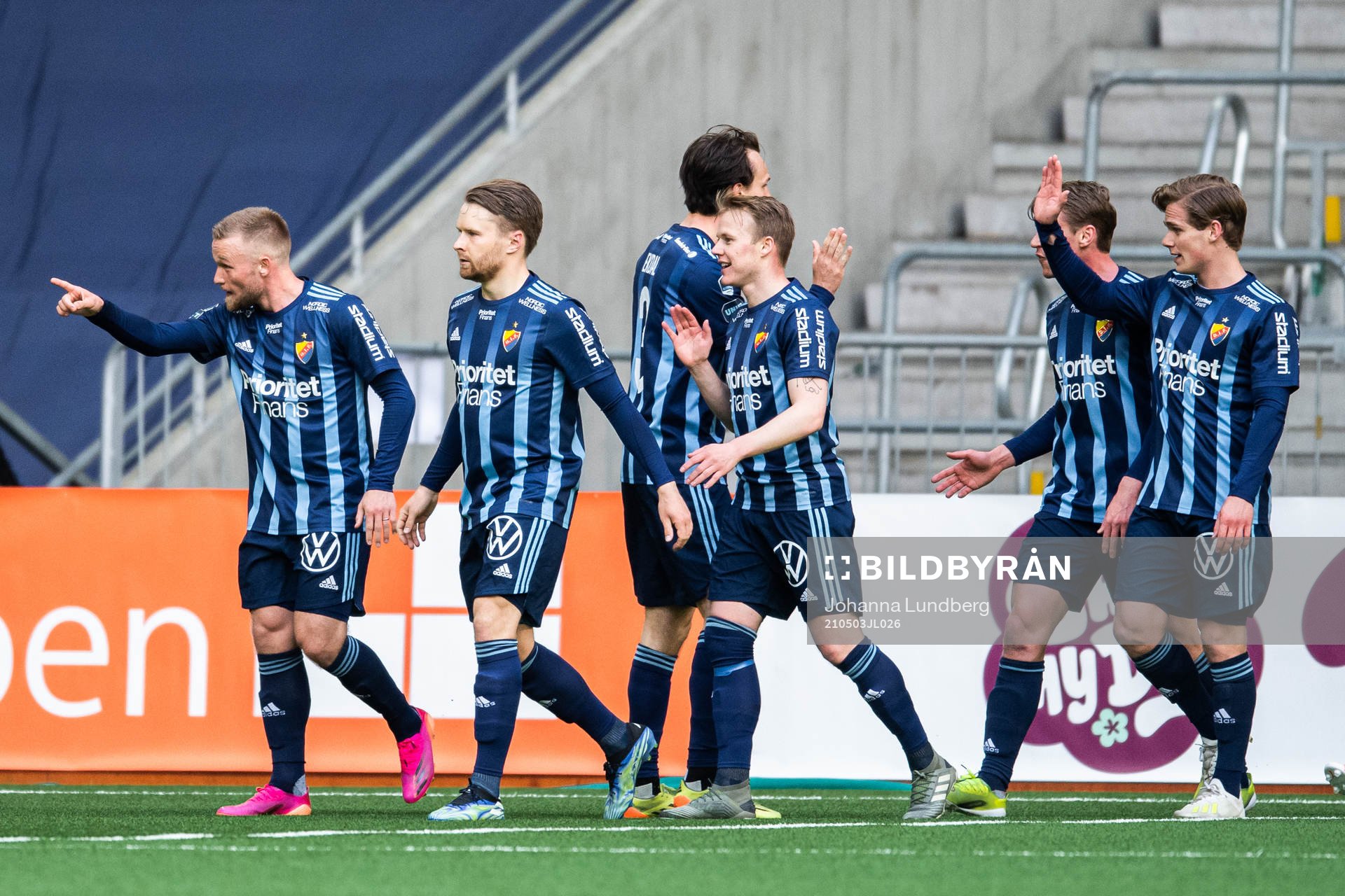 Djurgårdens Nicklas Bärkroth jublar med lagkamrater