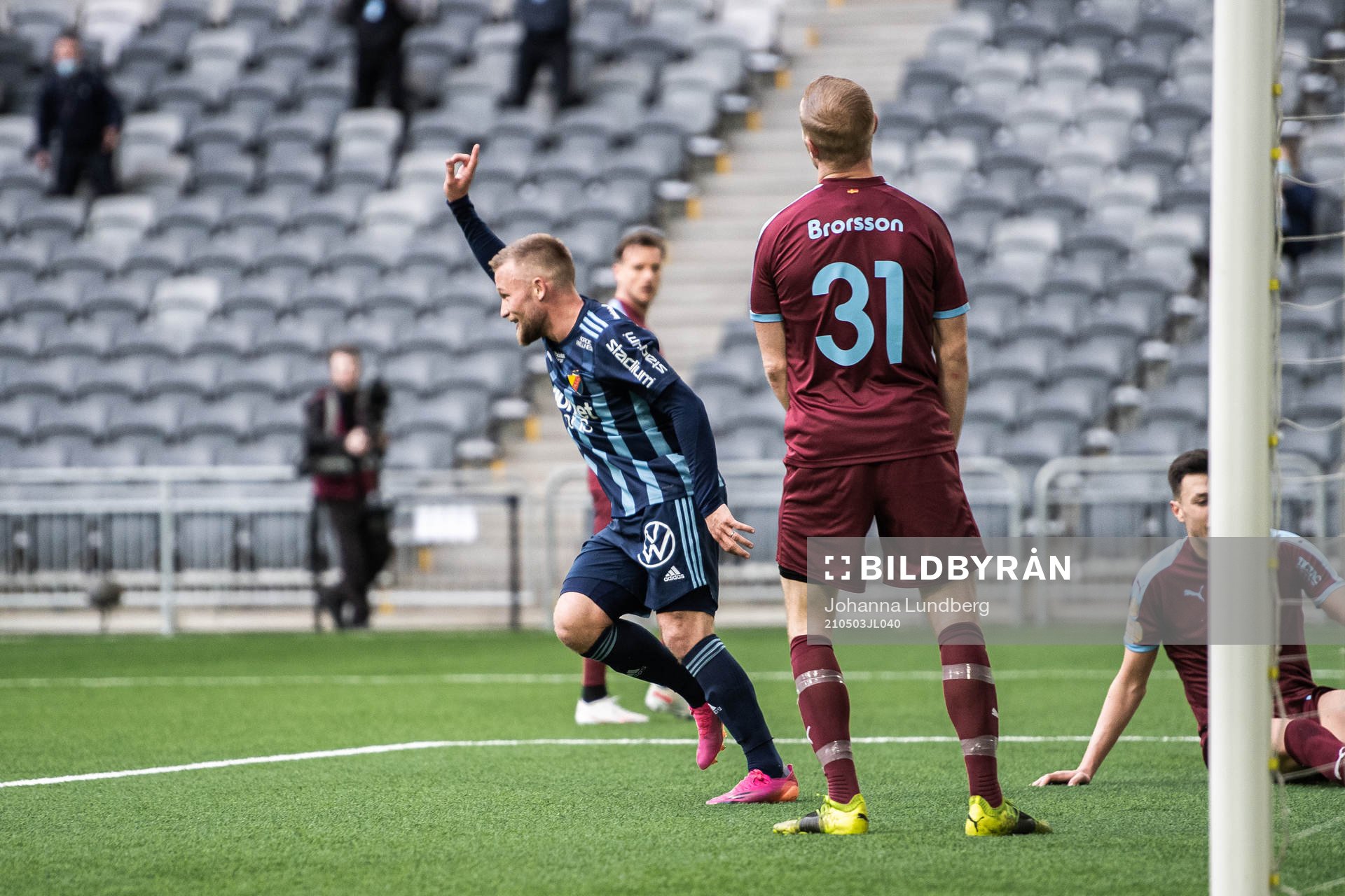 Djurgårdens Nicklas Bärkroth jublar efter 3-0 under fotbollsmatchen i Allsvenskan mellan Djurgården och Malmö FF den 3 maj 2021 i Stockholm.