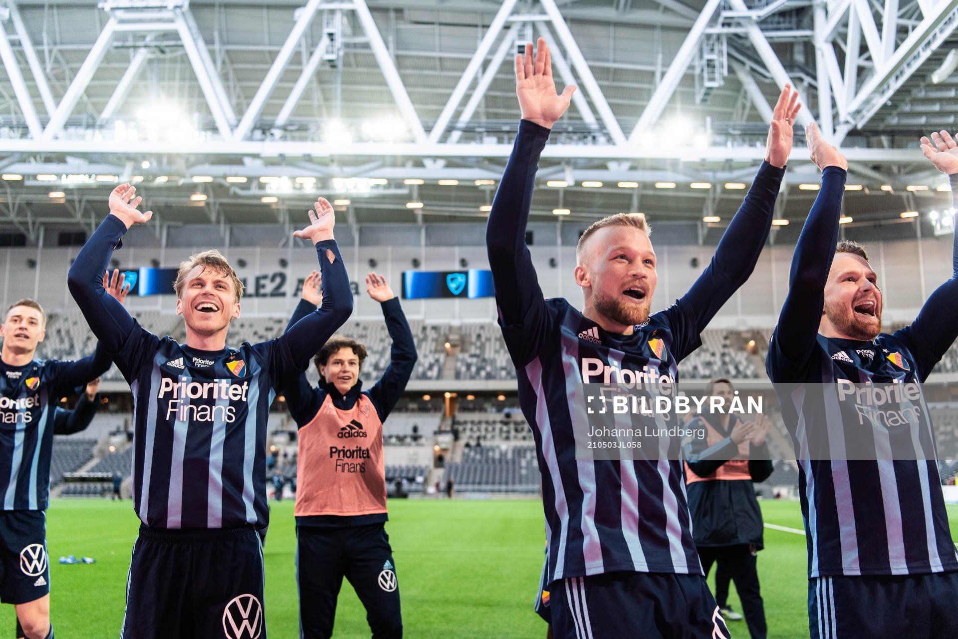 Djurgårdens Rasmus Schüller, Nicklas Bärkroth och Jacob Une Larsson jublar efter fotbollsmatchen i Allsvenskan mellan Djurgården och Malmö FF den 3 maj 2021 i Stockholm.