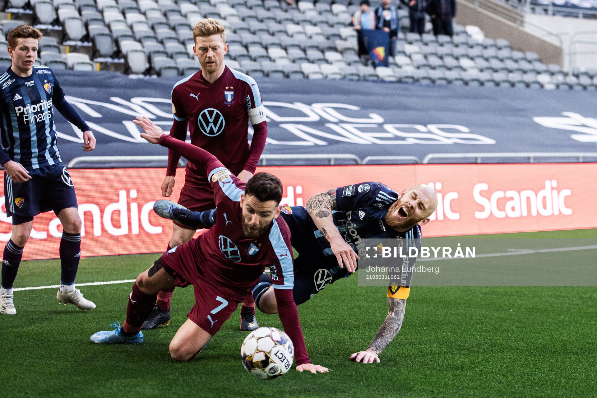 Malmö FFs Erdal Rakip och Djurgårdens Magnus Eriksson som