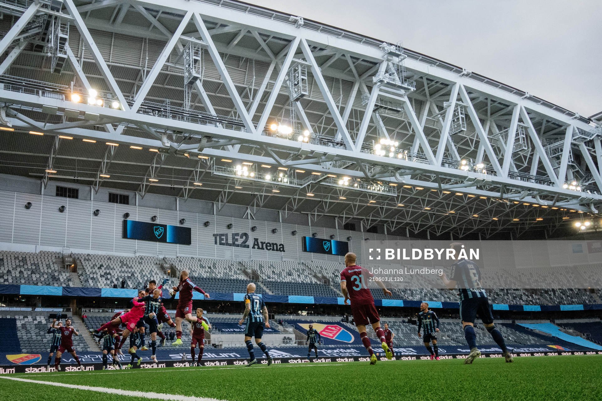 Djurgårdens målvakt Aleksandr Vasyutin med en räddning
