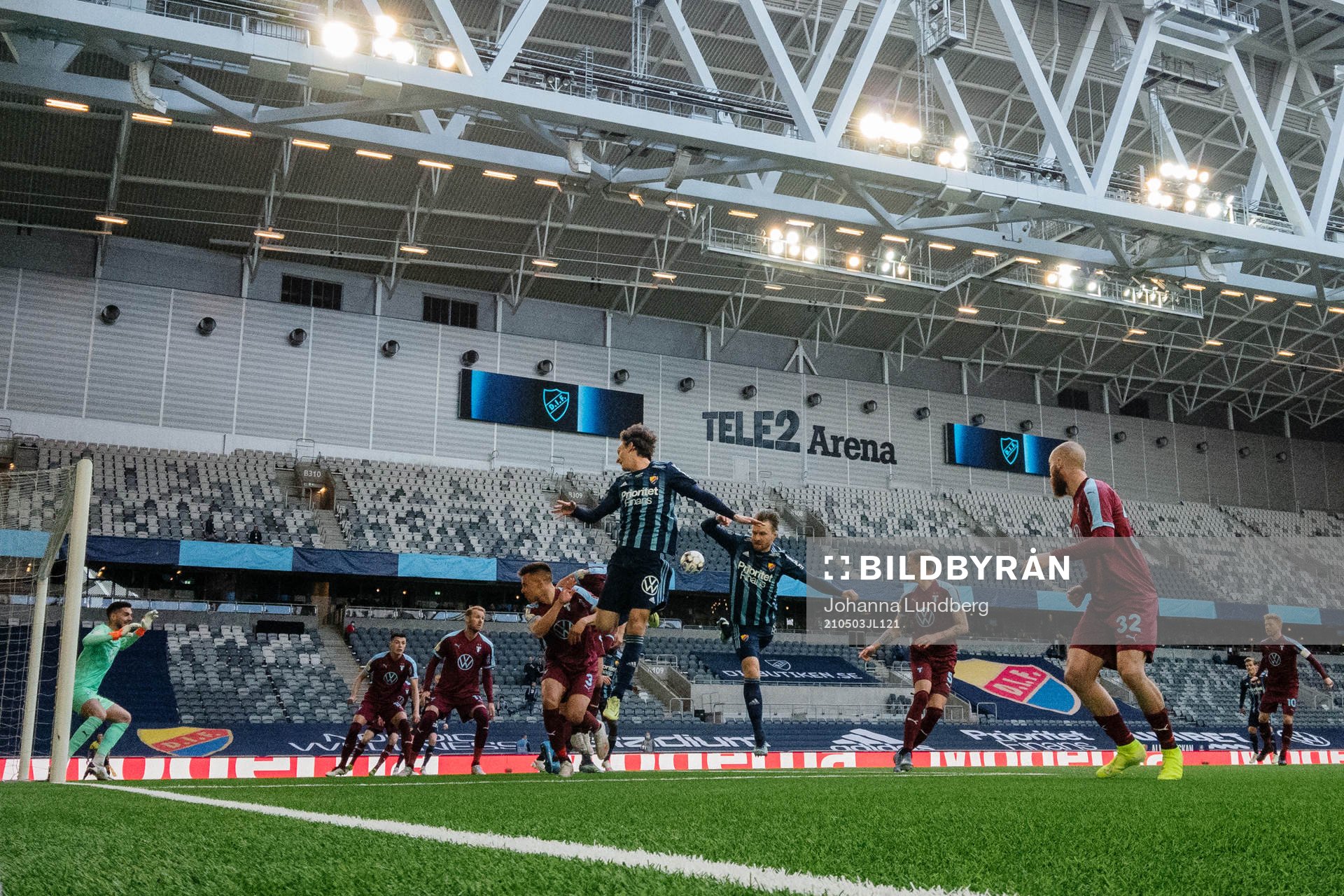Djurgårdens Hjalmar Ekdal och Jacob Une Larsson mot Malmö