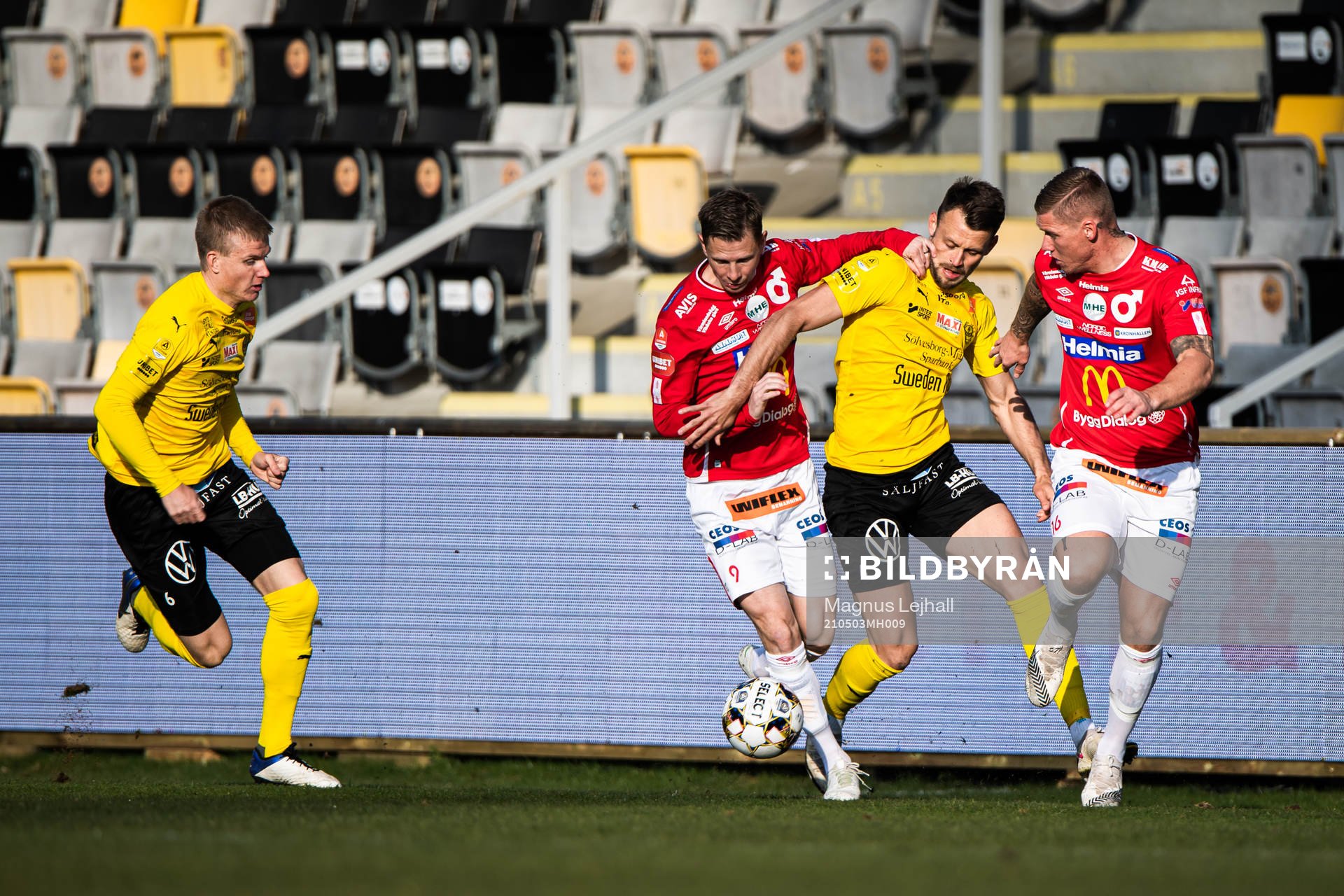 Mjällbys Max Watson och Degerfors Johan Bertilsson