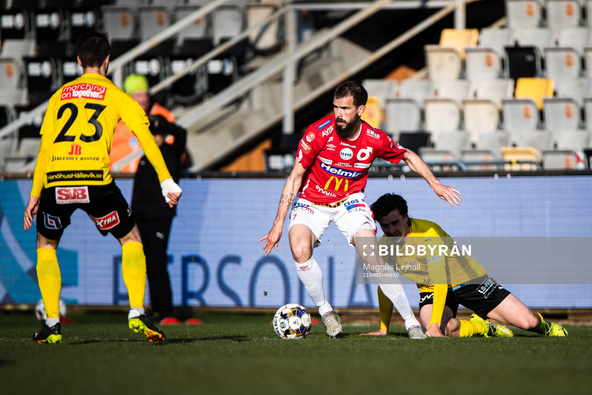 Degerfors Sebastian Olsson och Mjällbys Jesper Gustavsson