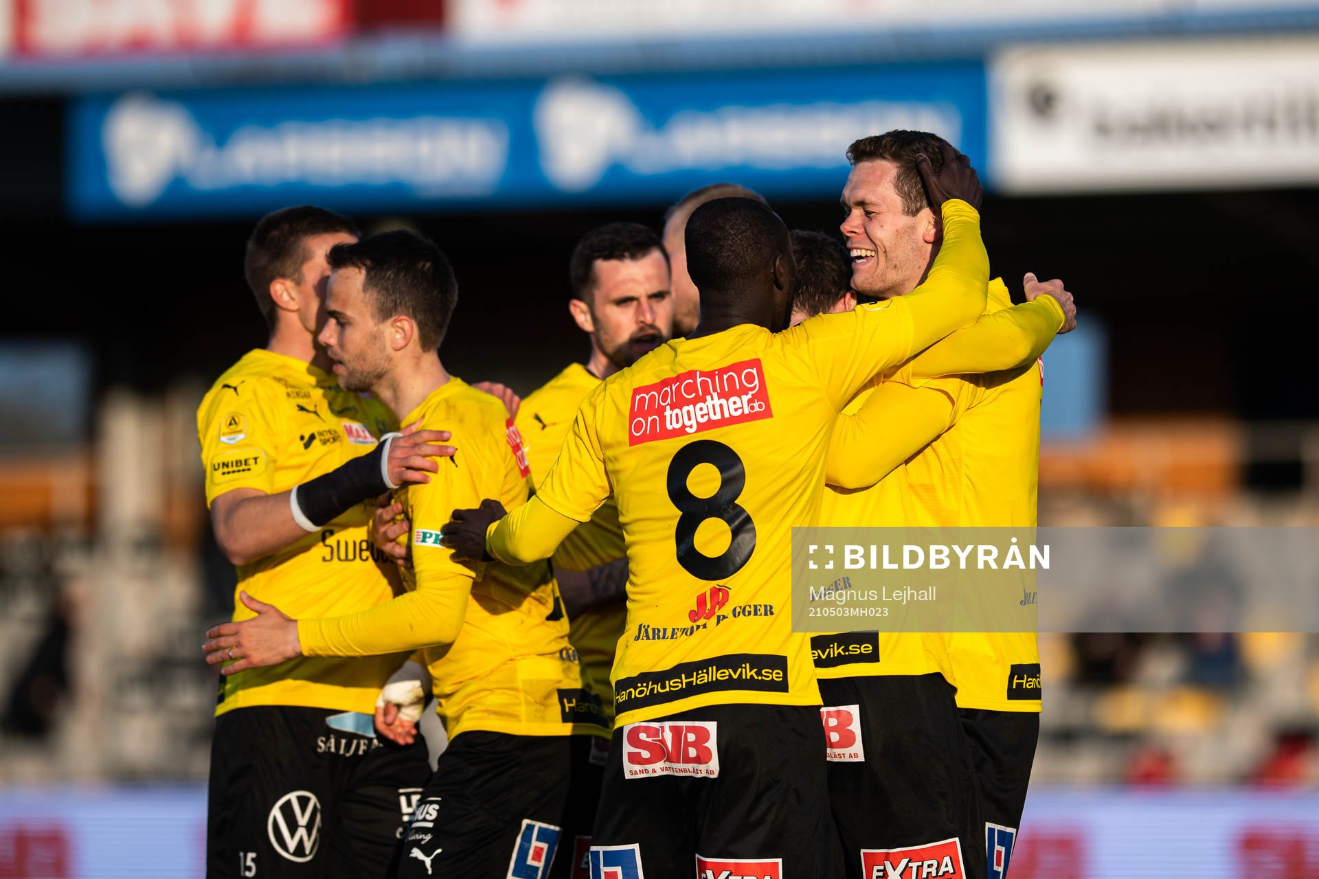 Mjällbys Jacob Bergström och Joel Nilsson jublar med