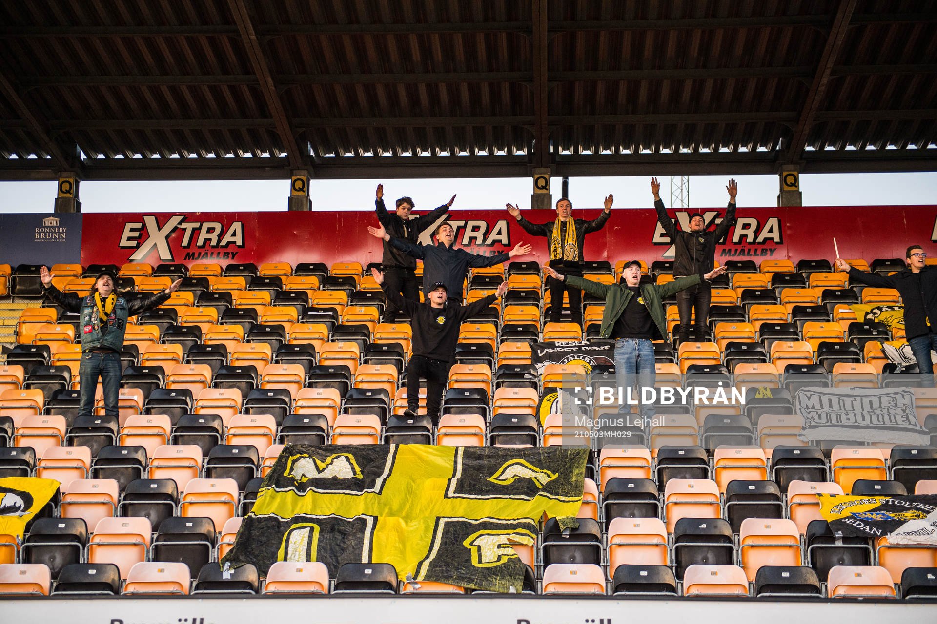 Mjällbys supportrar jublar
