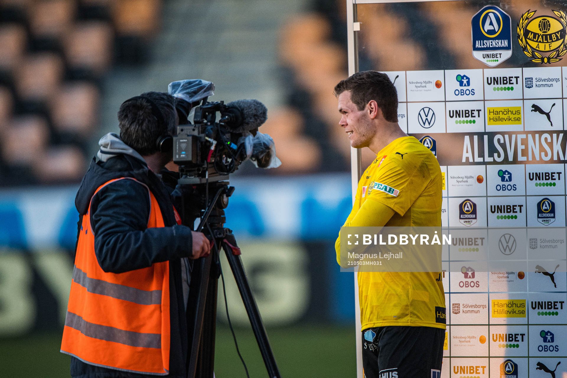 Mjällbys Jacob Bergström intervjuas efter fotbollsmatchen i Allsvenskan mellan Mjällby och Degerfors den 3 maj 2021 i Hällevik. 