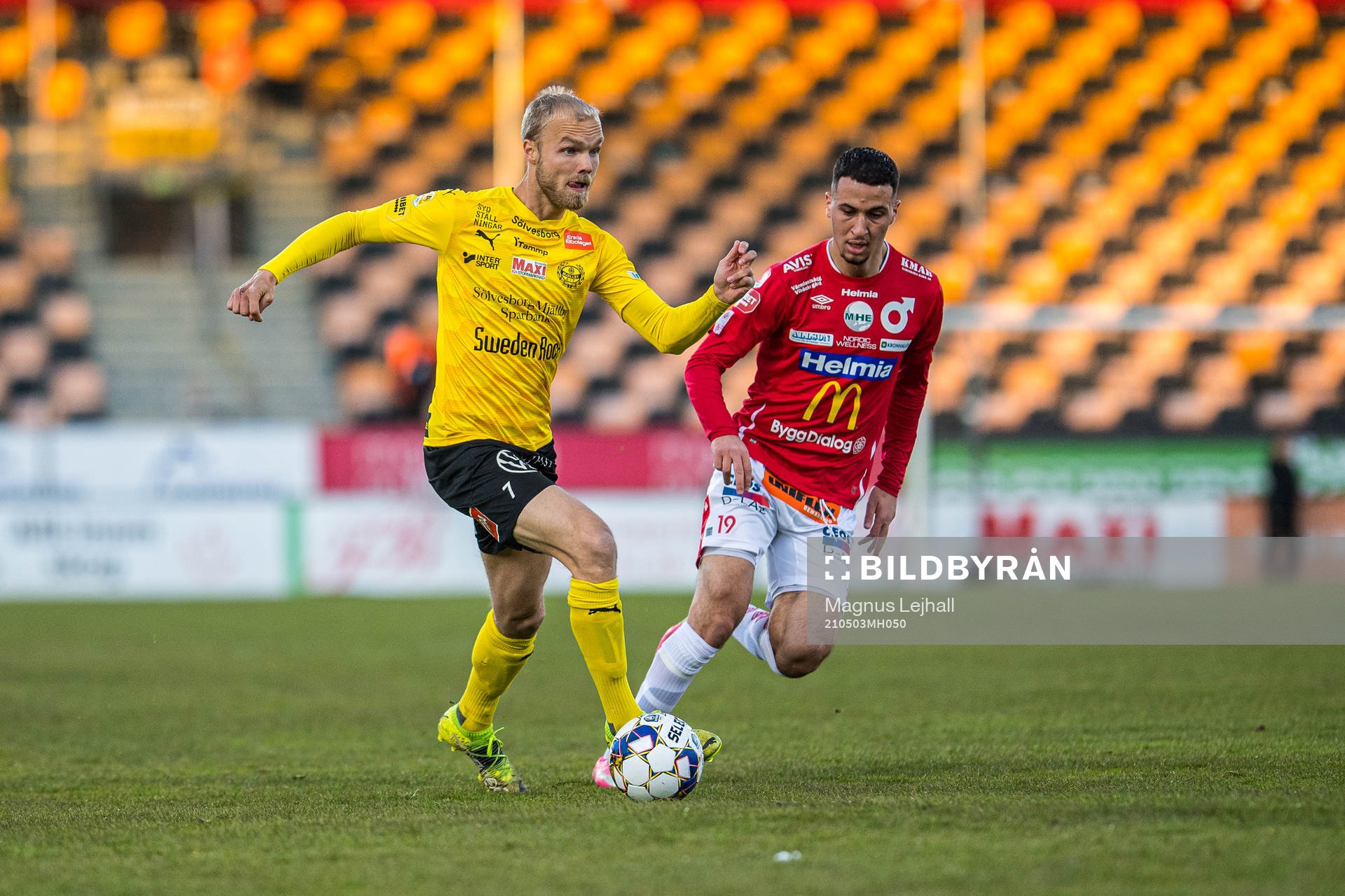 Mjällbys Viktor Gustafson  och Degerfors Abdelrahman Saidi