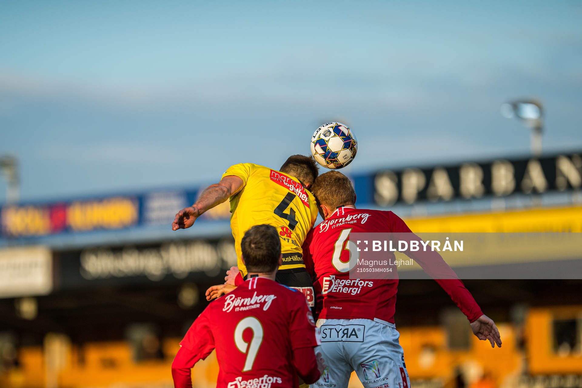 Mjällbys Max Watson  och Degerfors Nicklas Maripuu, Johan