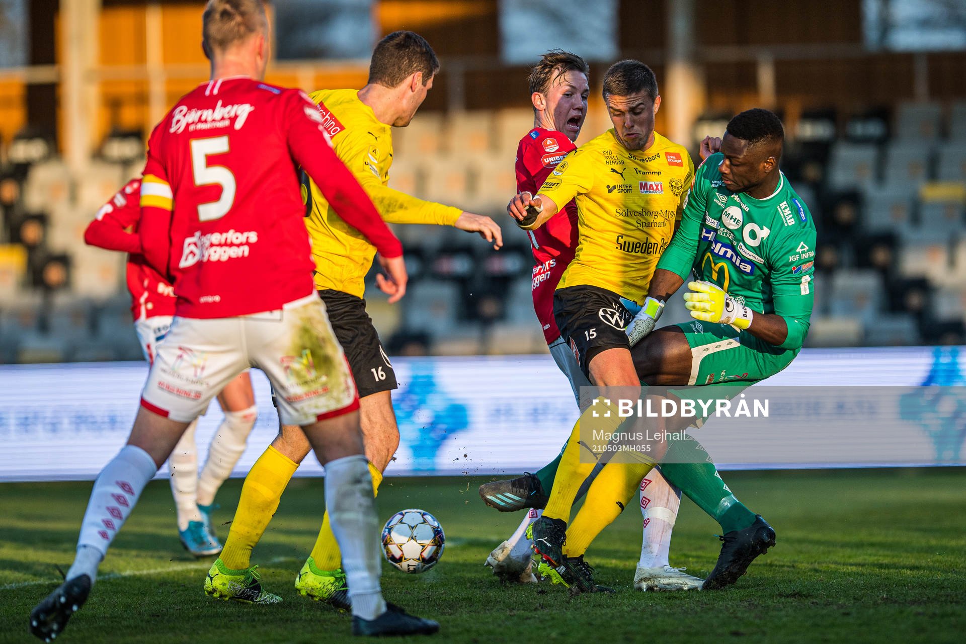 Mjällbys Ivan Kricak , Jacob Bergström och Degerfors