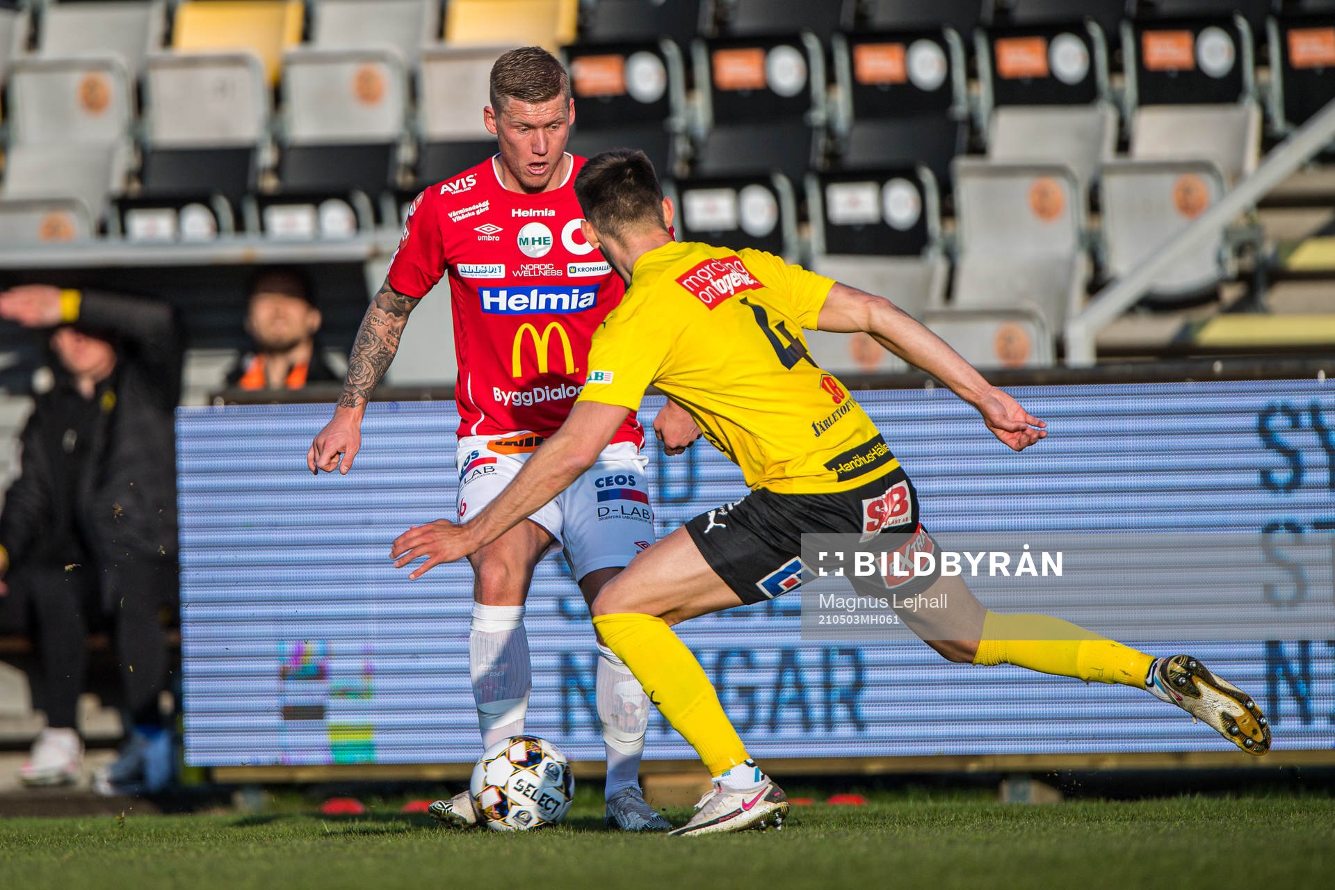 Degerfors Victor Edvardsen och Mjällbys Max Watson