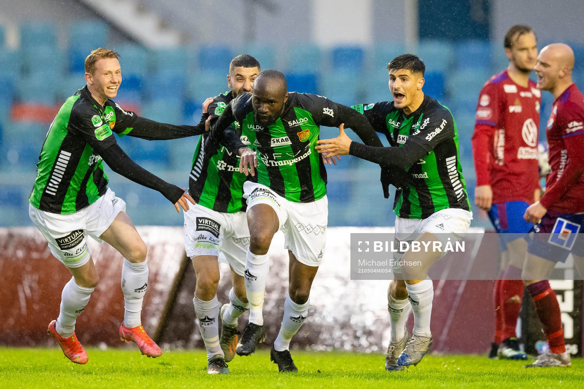 GAIS Boris Lumbana jublar med lagkamrater
