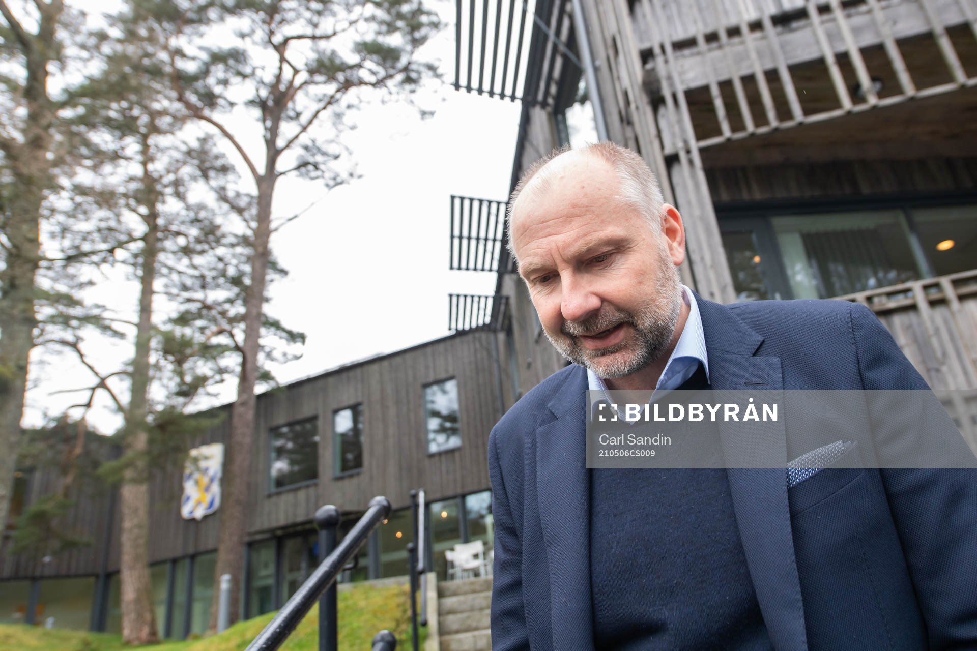 IFK Göteborgs klubbdirektör Håkan Mild blir intervjuad