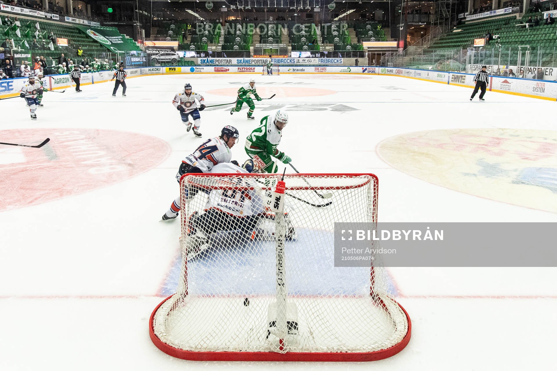 Rögles Daniel Zaar gör 2-0 mot Växjös Joel Persson och