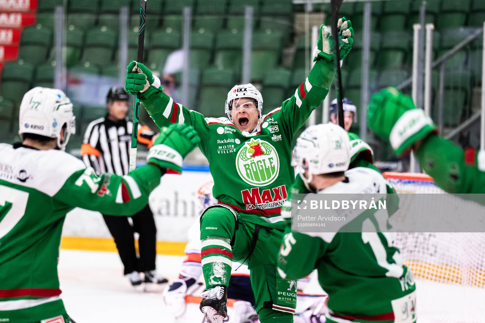 Rögles Joseph LaLeggia och Olli Palola jublar