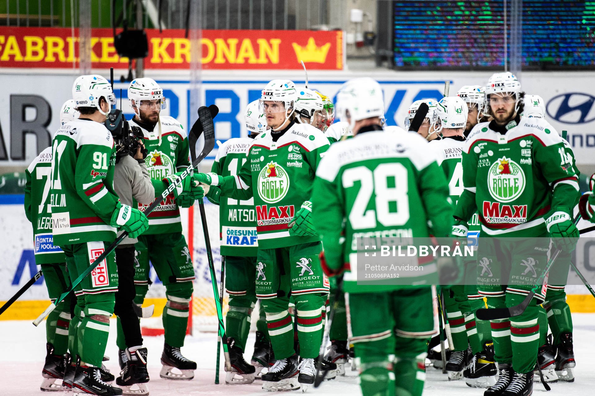 Rögles spelare jublar