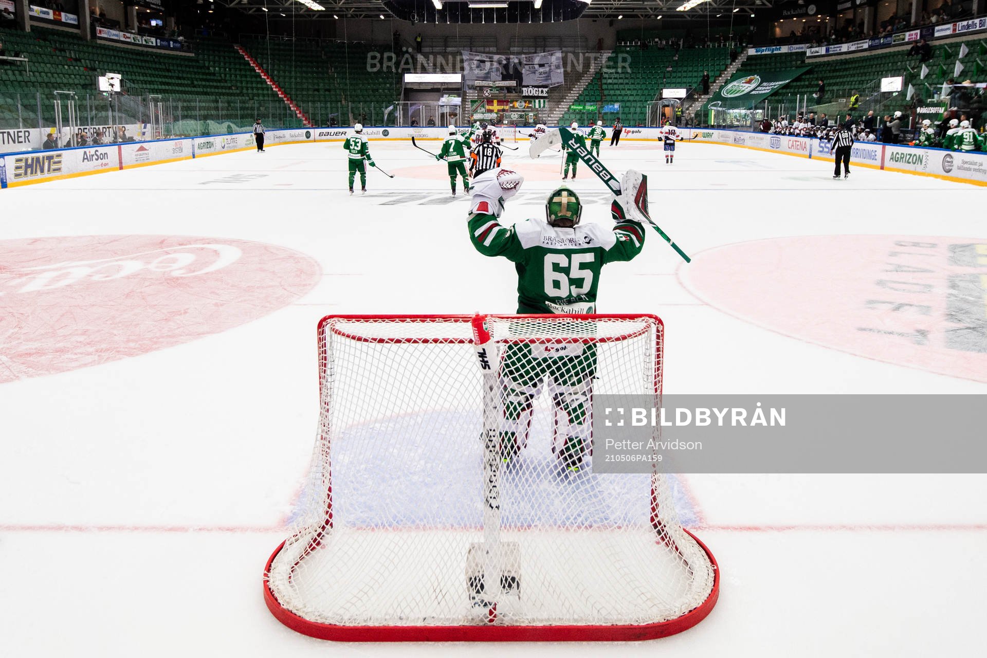 Rögles målvakt Christoffer Rifalk jublar