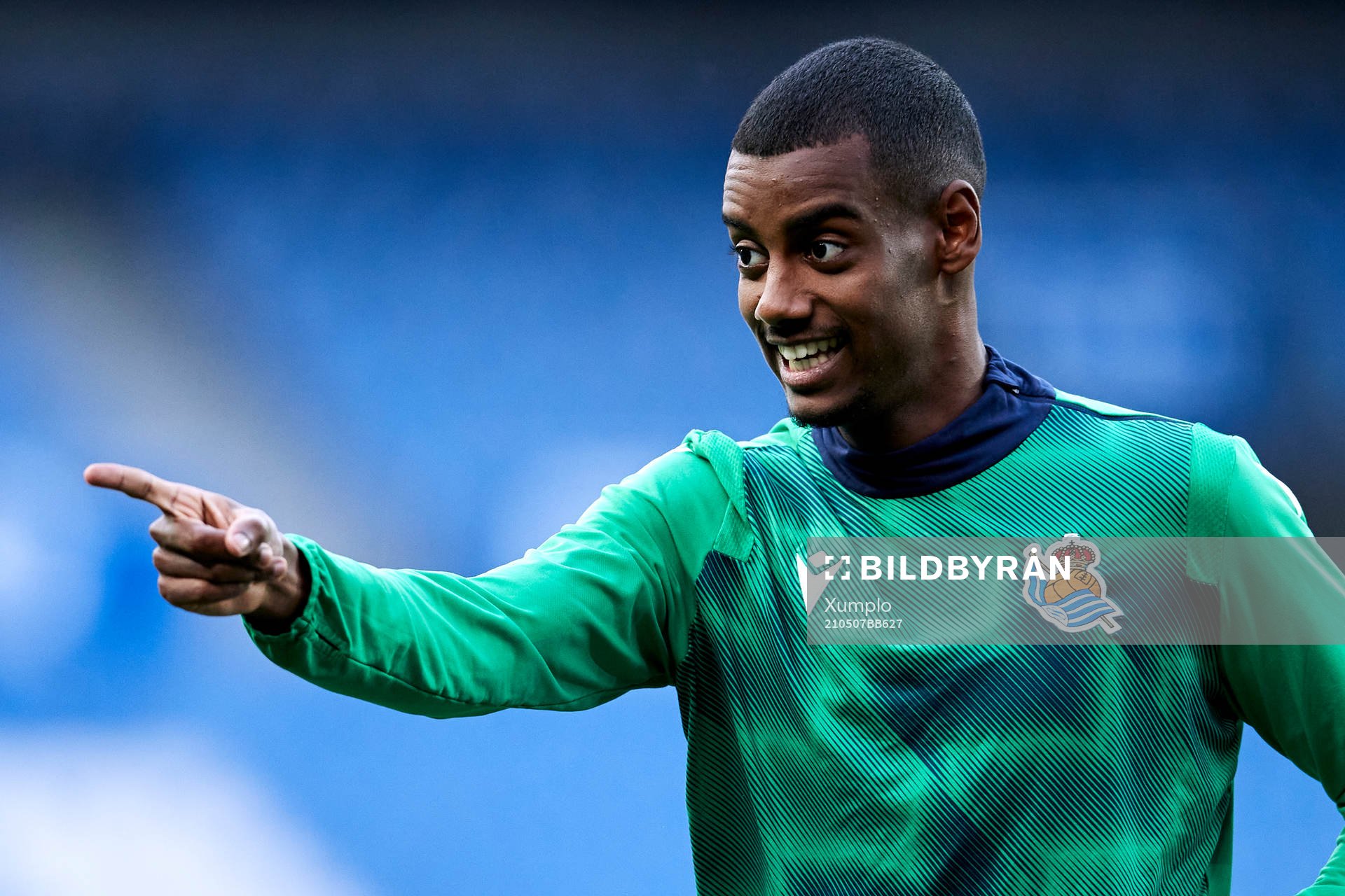 Alexander Isak of Real Sociedad warms up