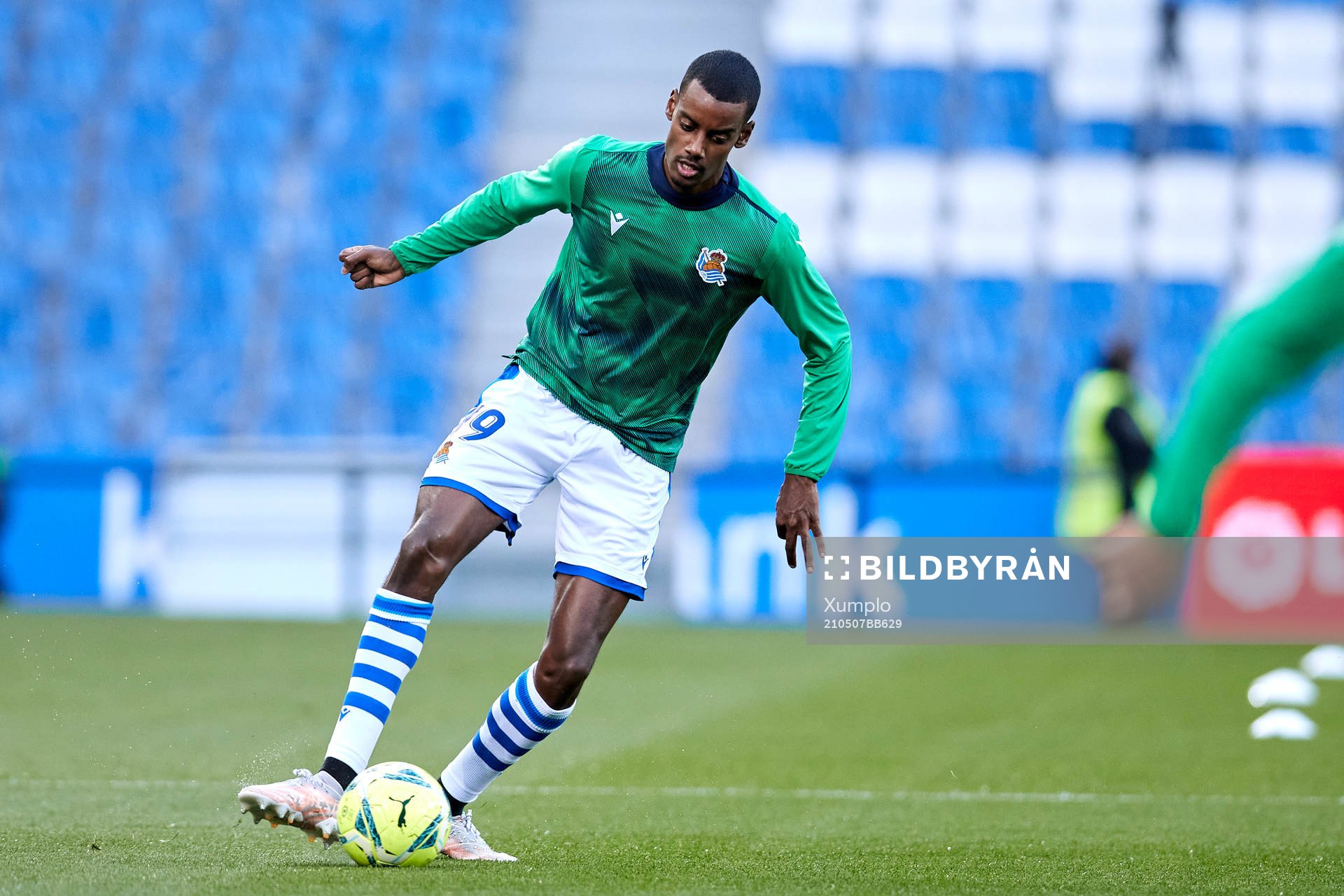 Alexander Isak of Real Sociedad warms up
