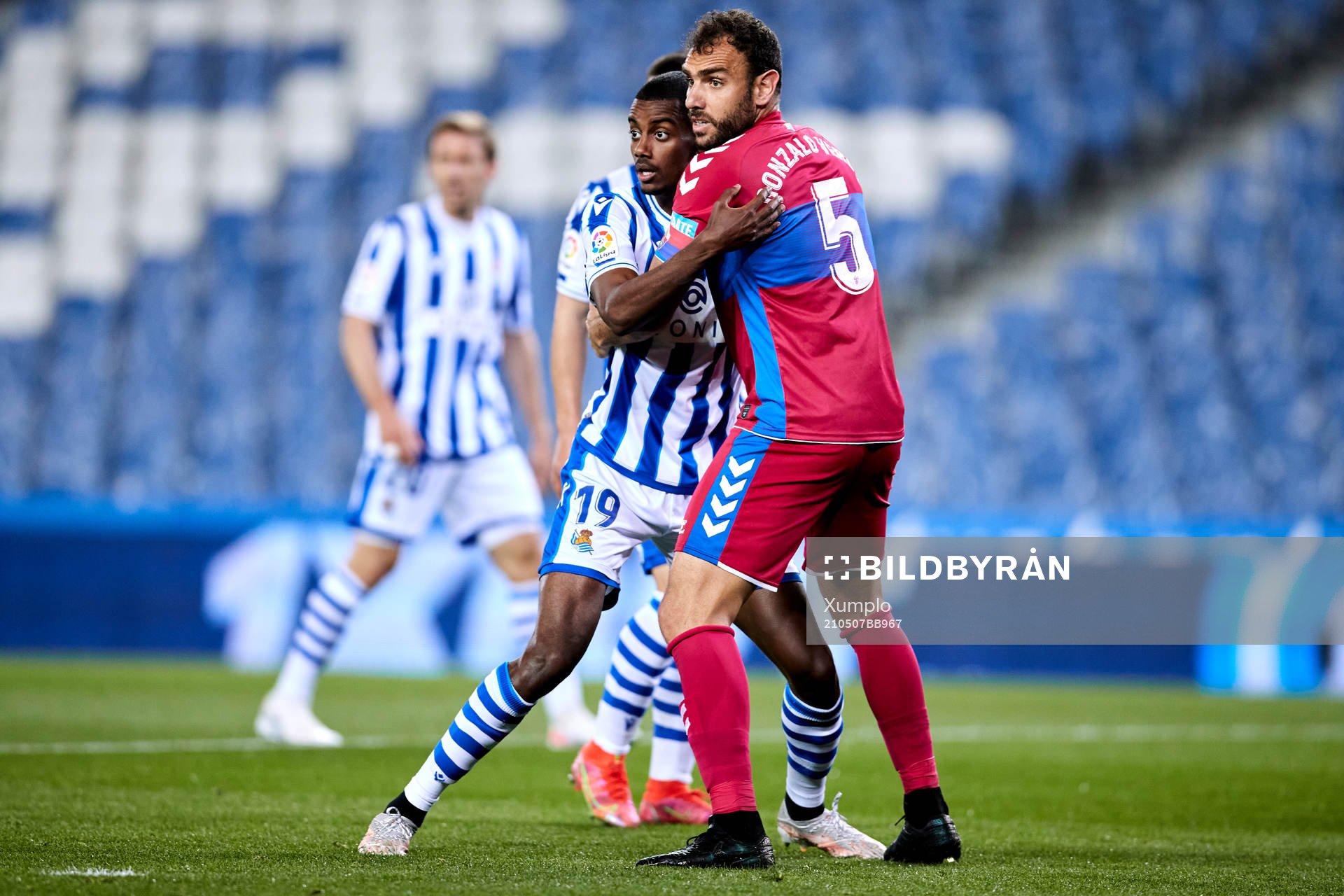 Alexander Isak of Real Sociedad competes for the ball with