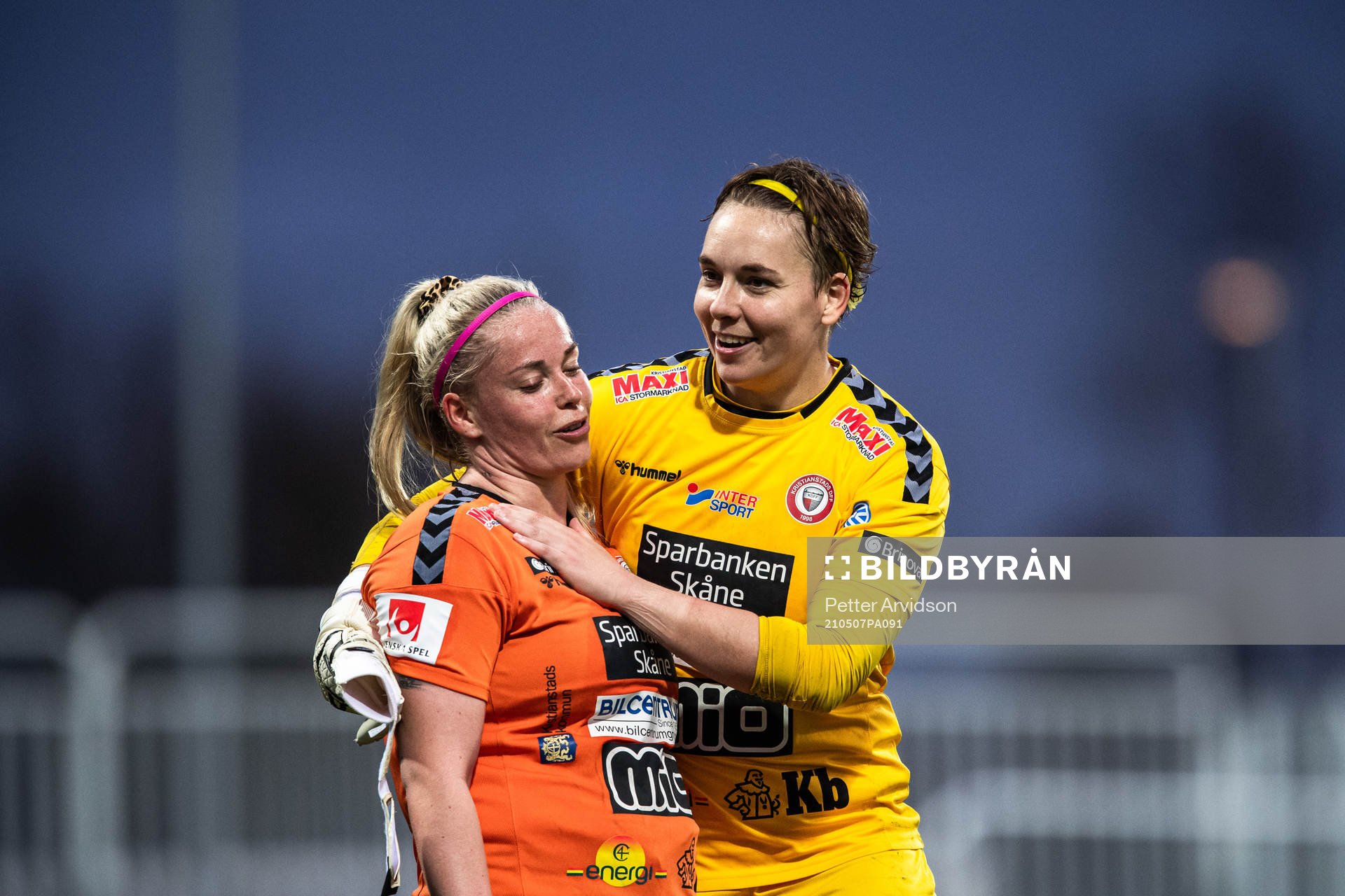 Kristianstads Therese Sessy Åsland och målvakt Brett