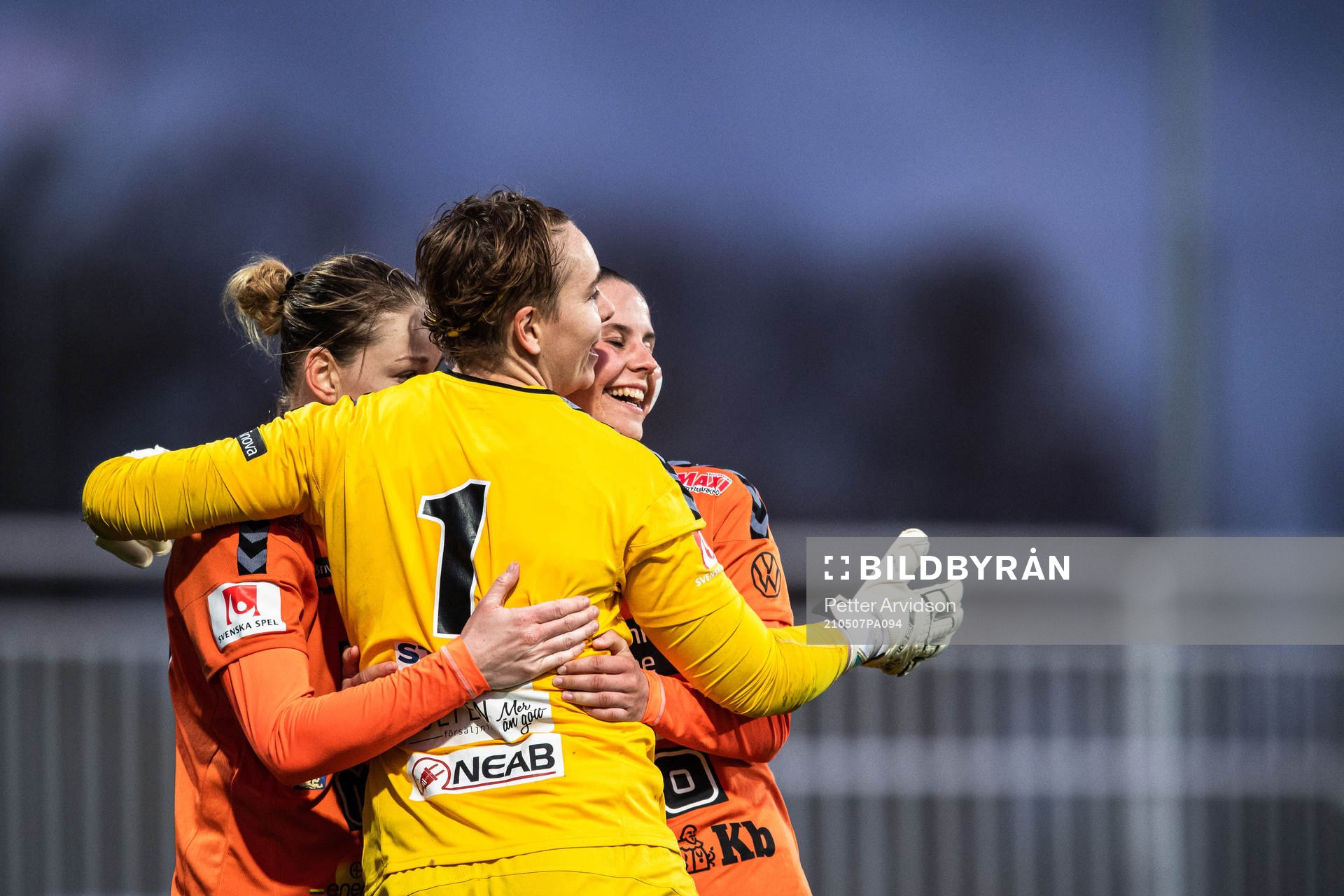 Kristianstads målvakt Brett Maron och Josefin Harrysson