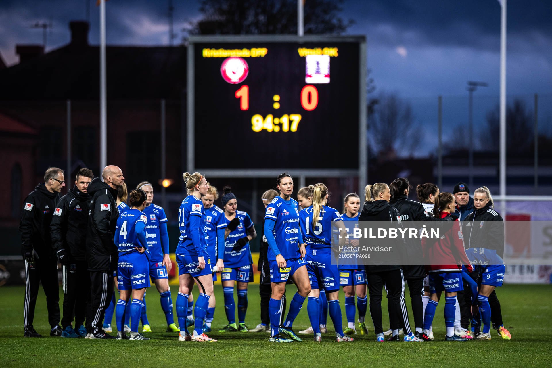 Vittsjös Emily Gielnik deppar med lagkamrater