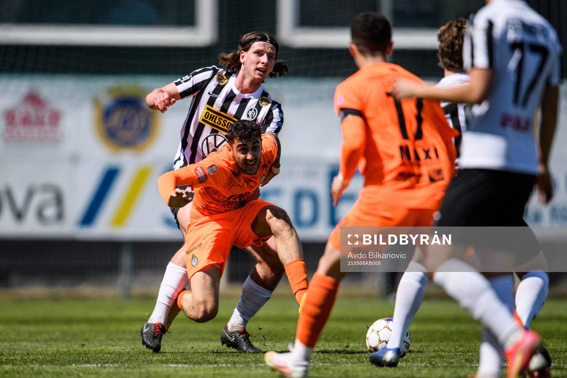Landskronas Andreas Murbeck och AFC Eskilstunas Marwan Baze