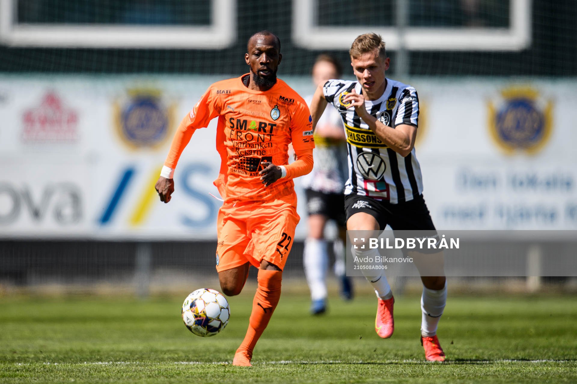 AFC Eskilstunas Ibrahim Blati Toure och Landskronas Linus