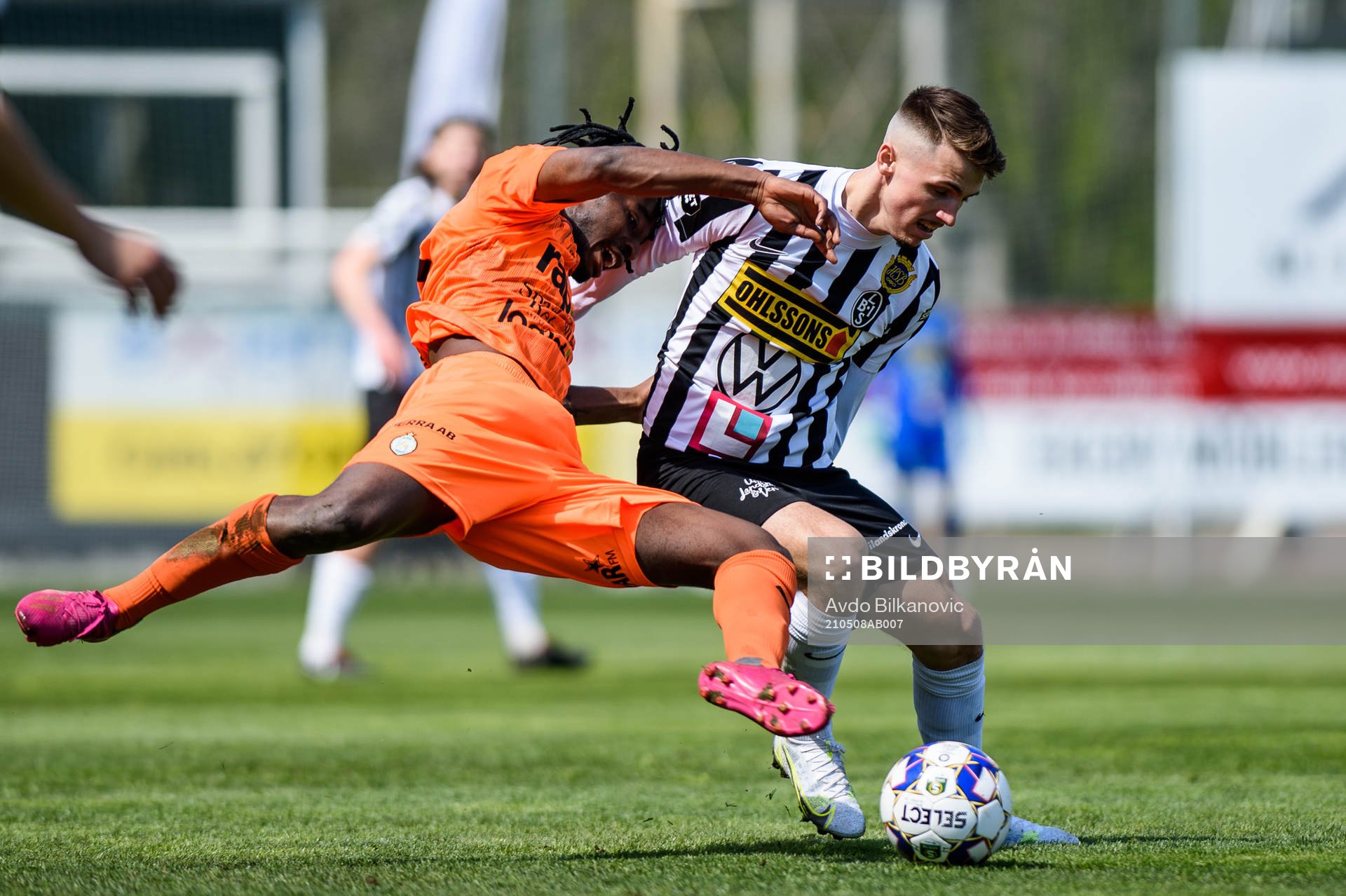 Landskronas Hampus Ferhm och AFC Eskilstunas York Rafael