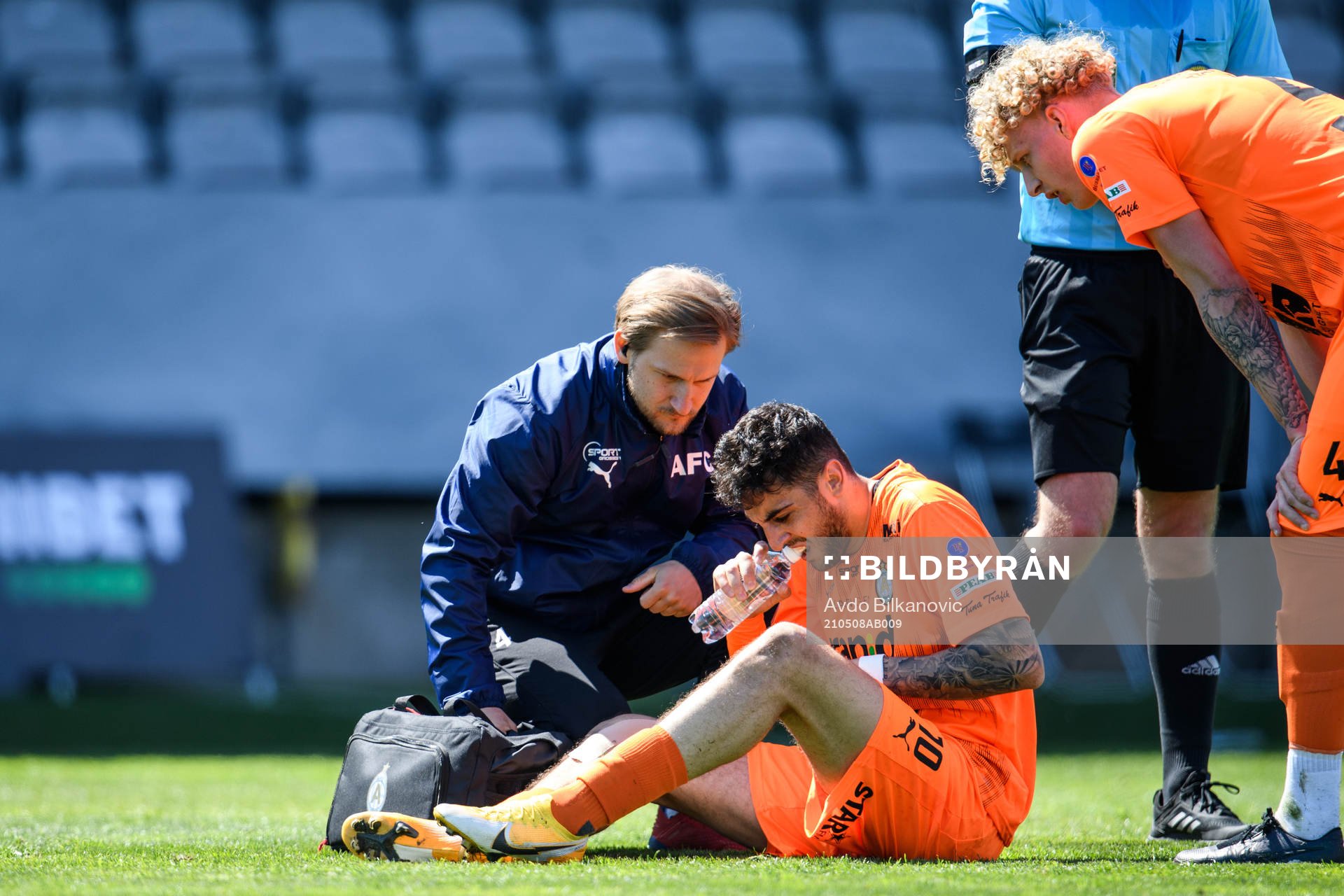AFC Eskilstunas Marwan Baze har ont under fotbollsmatchen i Superettan mellan Landskrona och AFC Eskilstuna den 8 maj 2021 i Landskrona. 