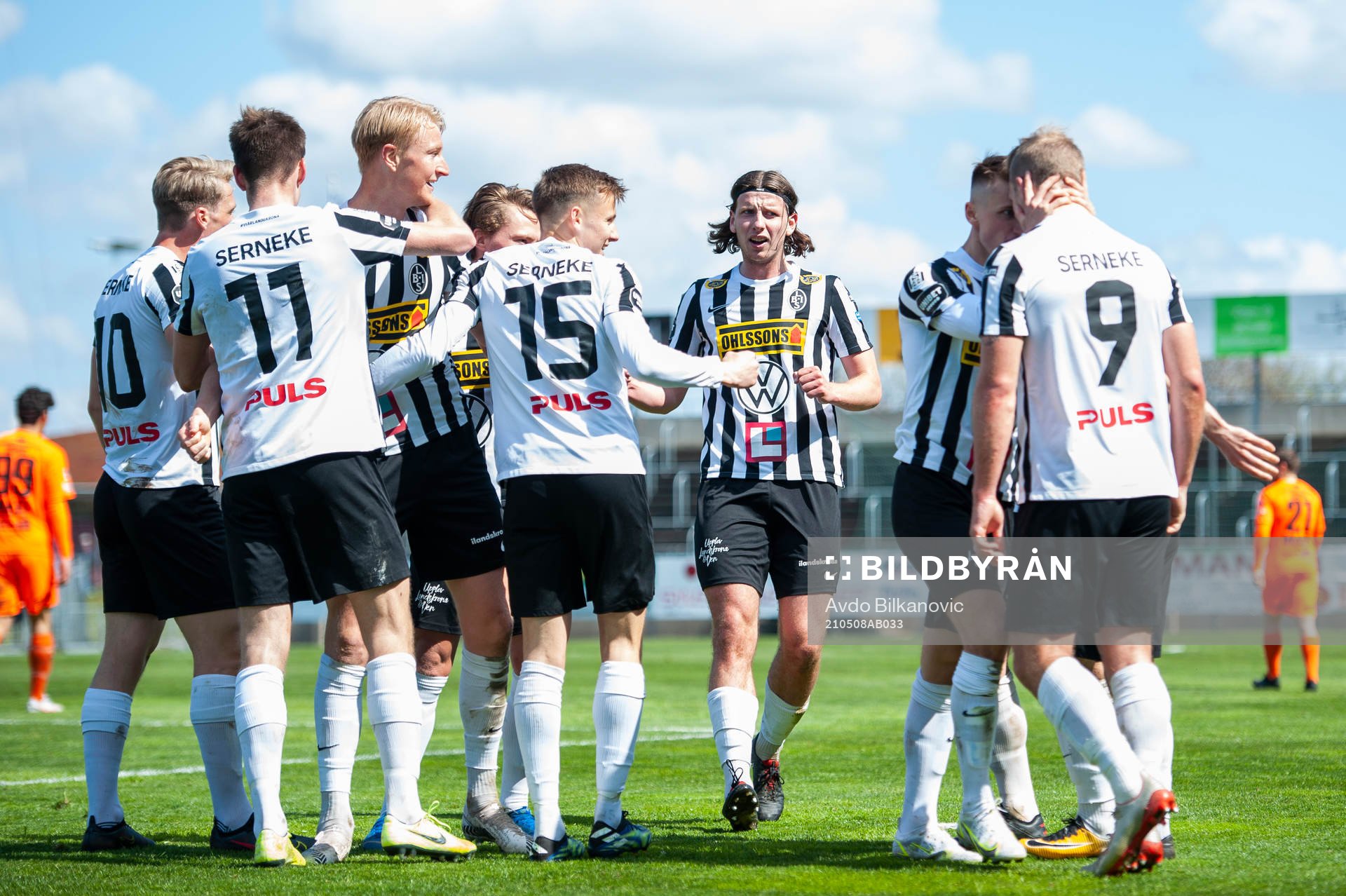 Landskronas spelare jublar efter slutsignalen under fotbollsmatchen i Superettan mellan Landskrona och AFC Eskilstuna den 8 maj 2021 i Landskrona.