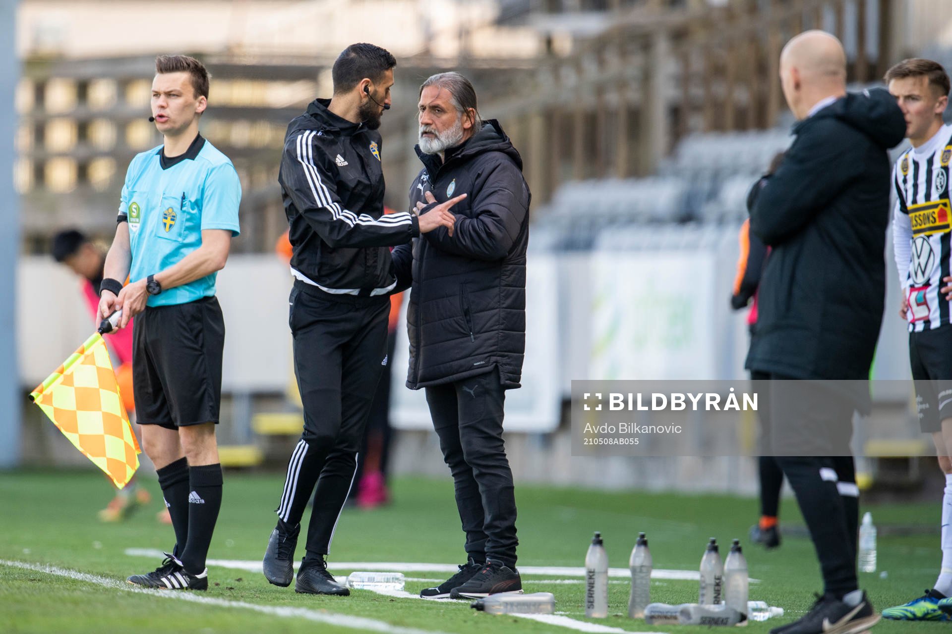AFC Eskilstunas tränare Özcan Melkemichel och fjärde
