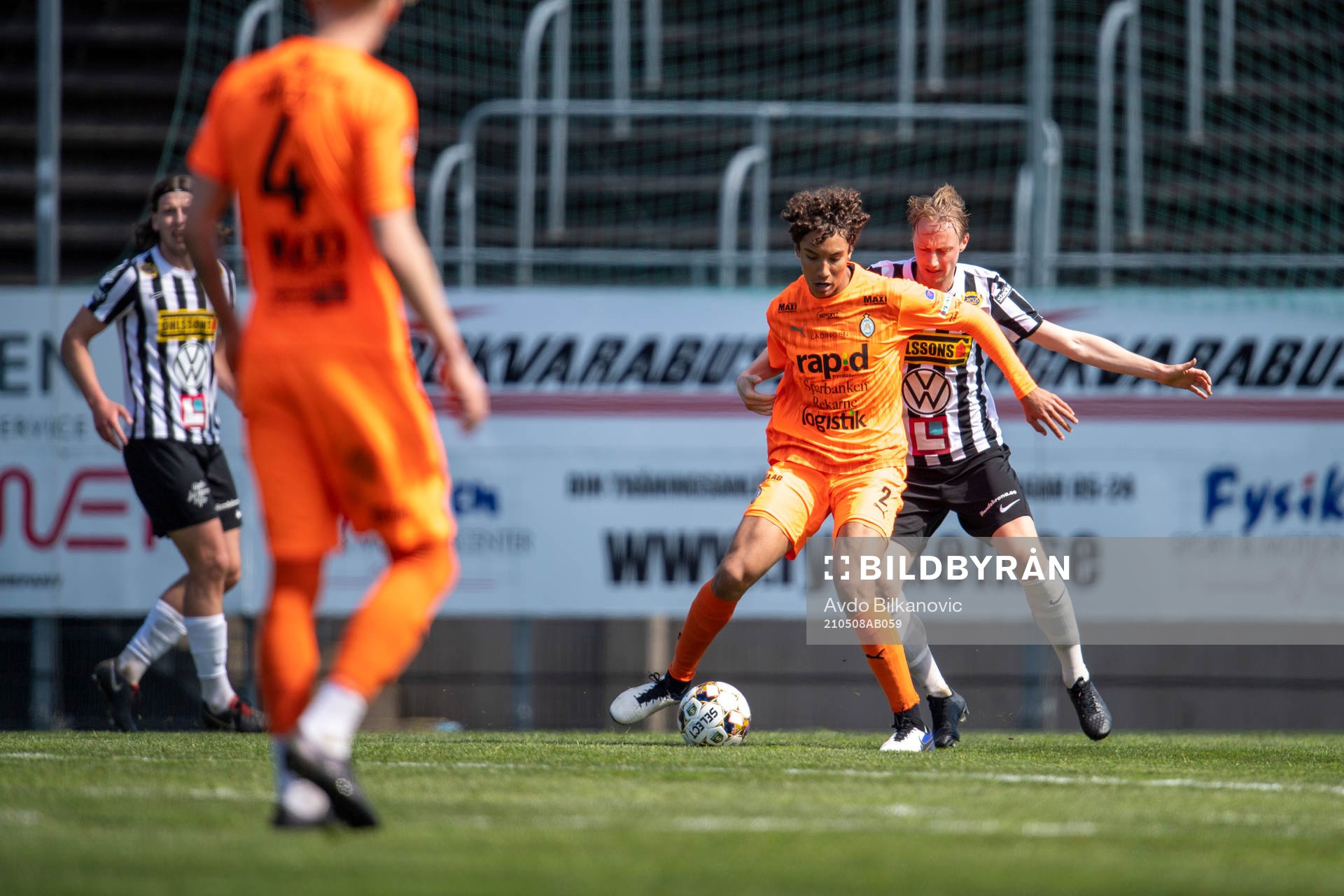 AFC Eskilstunas Robin Tihi och Landskronas Viktor Wihlstrand