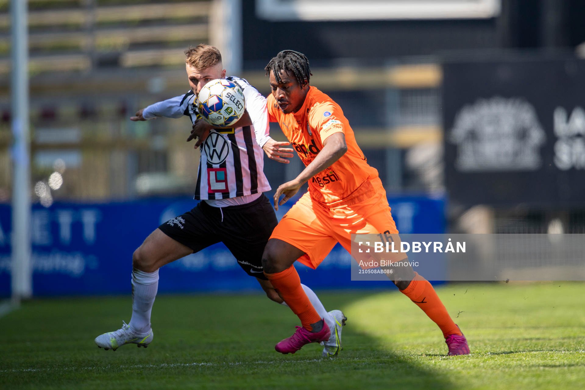 Landskronas Hampus Ferhm och AFC Eskilstunas York Rafael