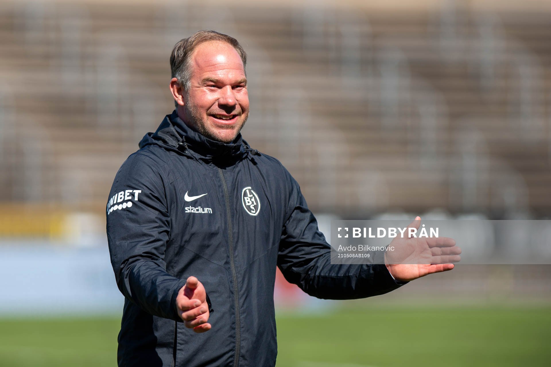 Landskronas fystränare Jonny Carlsson jublar