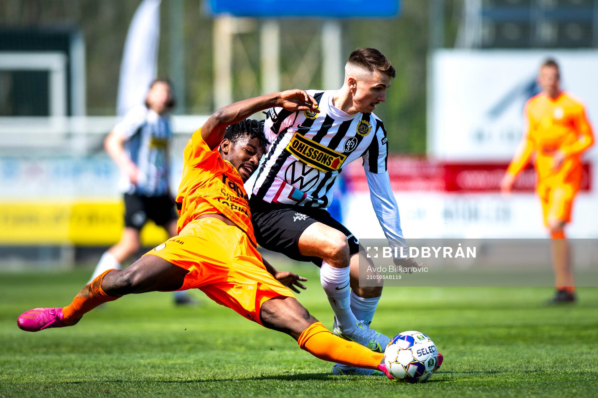 Landskronas Hampus Ferhm och AFC Eskilstunas York Rafael