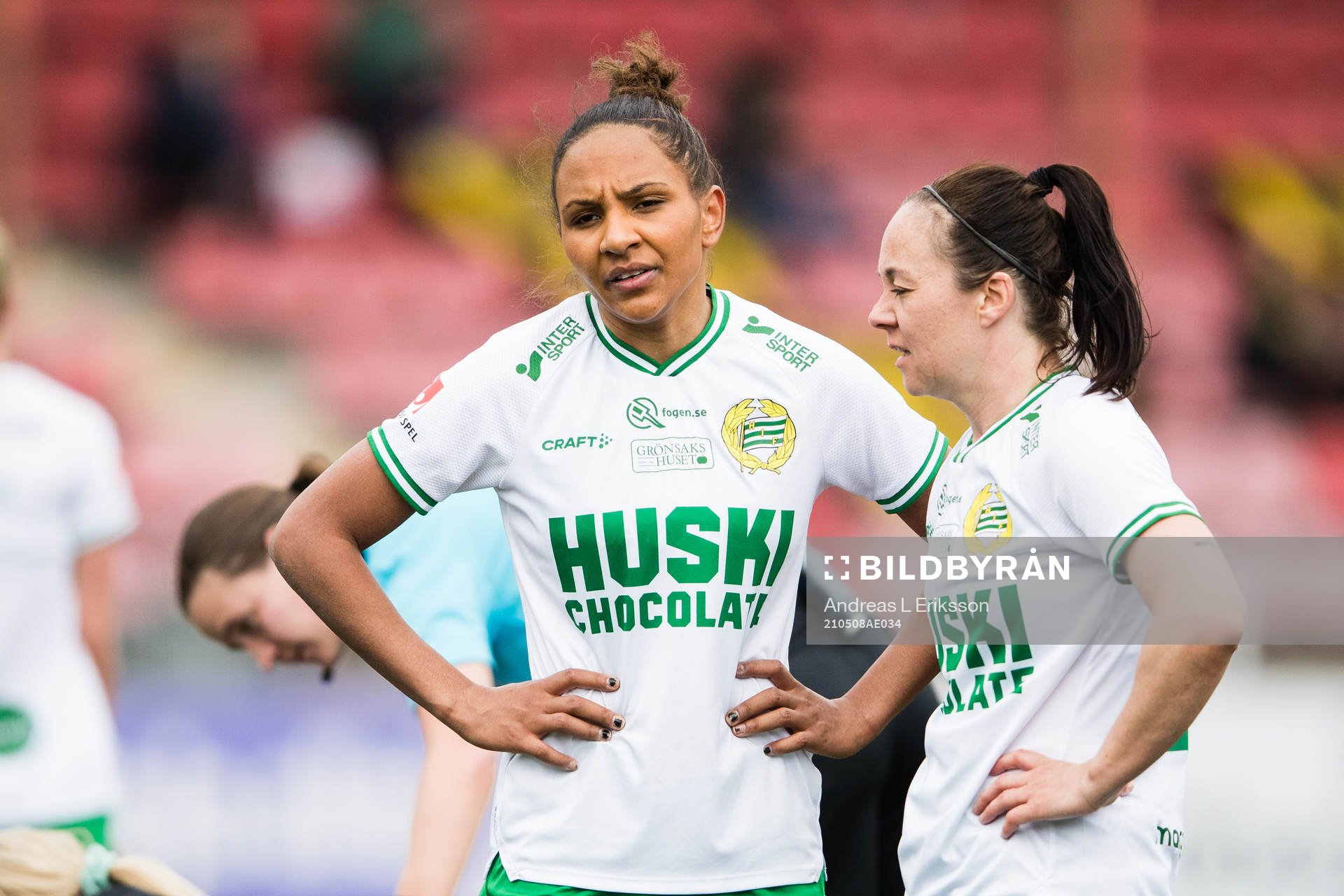 Hammarbys Madelen Janogy och June Pedersen deppar