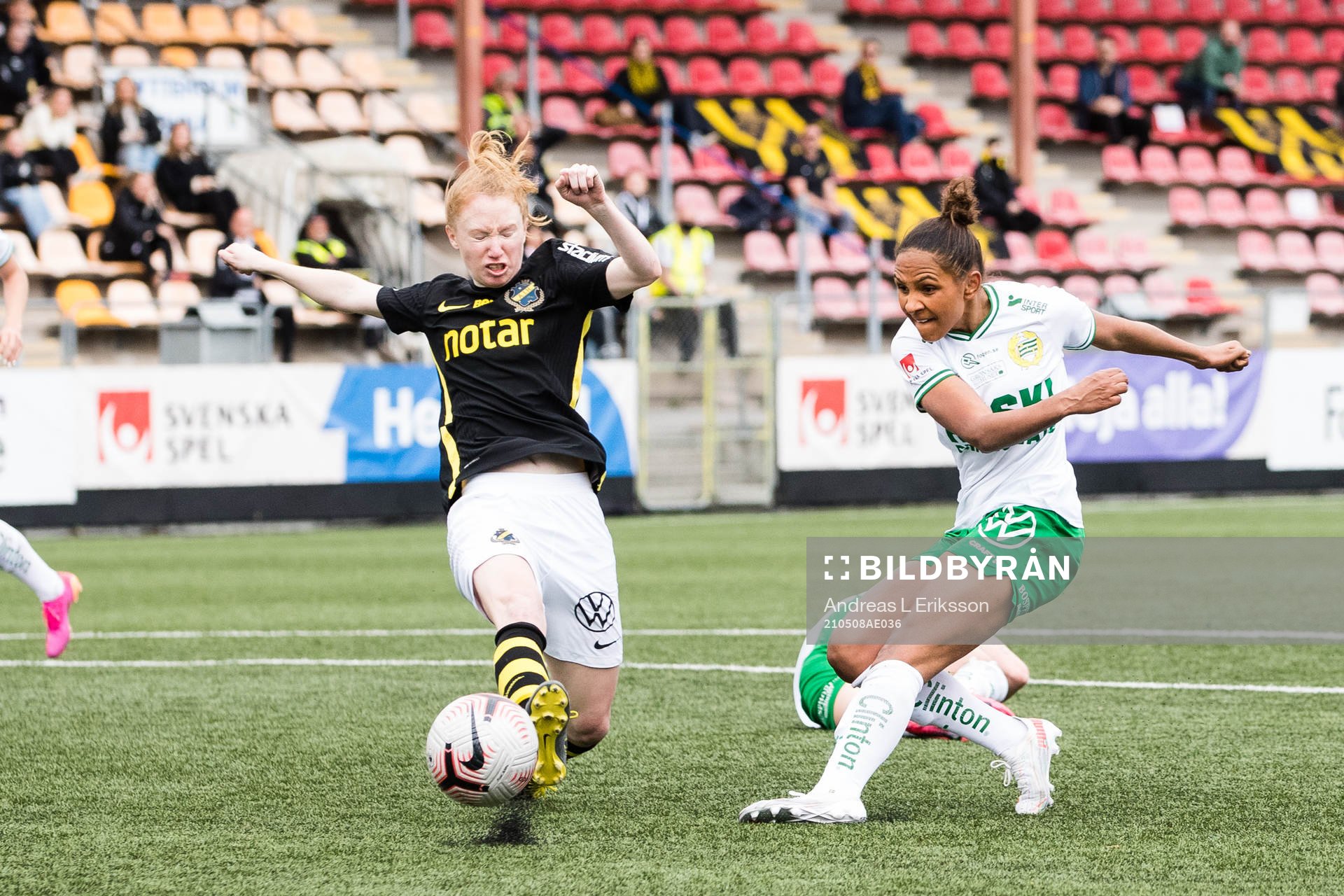 s Caroline Murray blockerar ett skott från Hammarbys