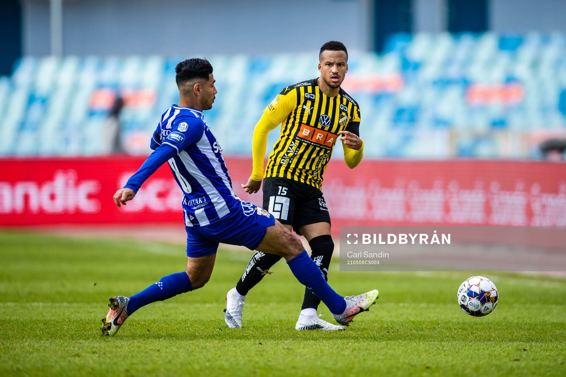 IFK Göteborgs Hosam Aiesh och Häckens Martin Olsson