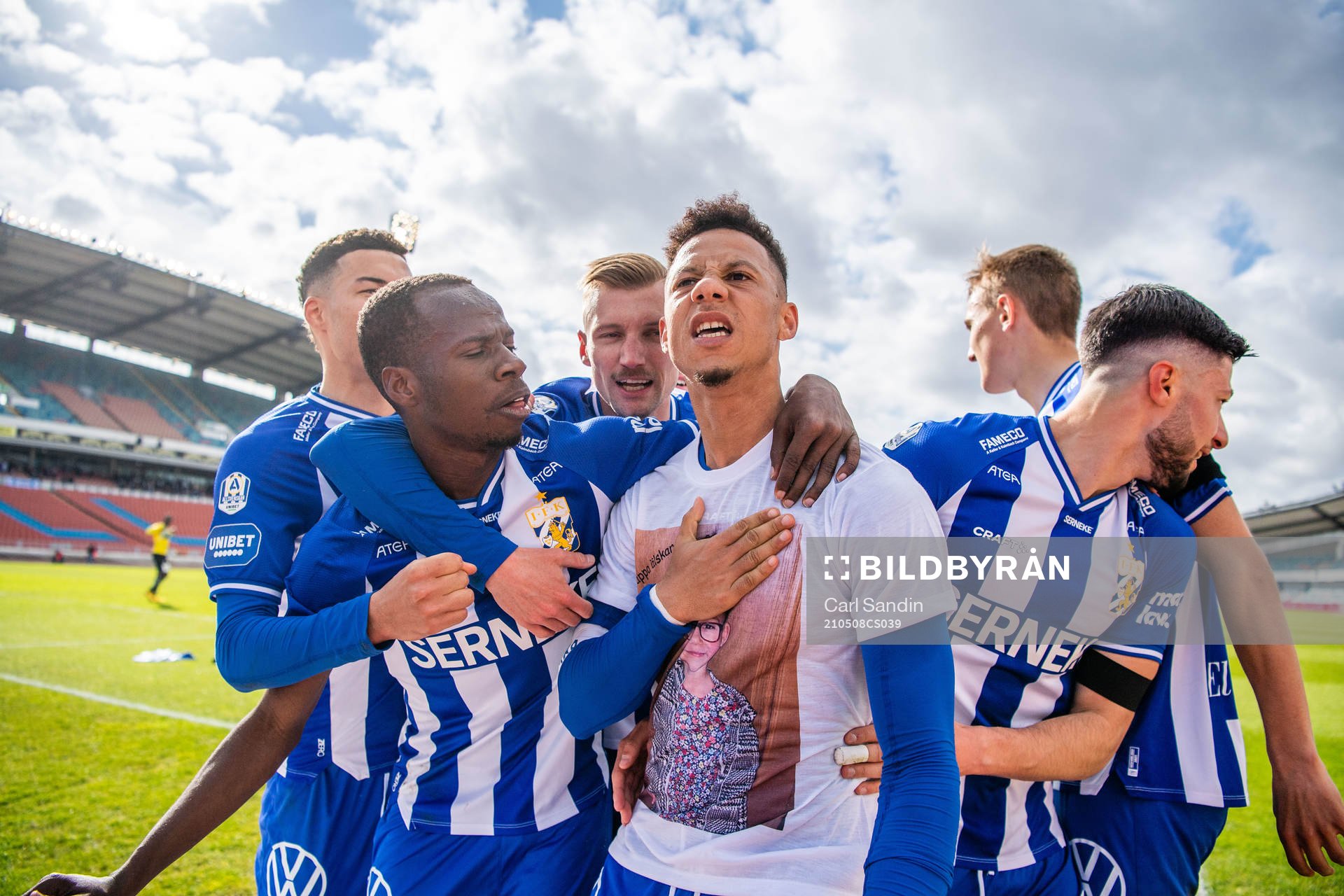 IFK Göteborgs Tobias Sana jublar med lagkamrater