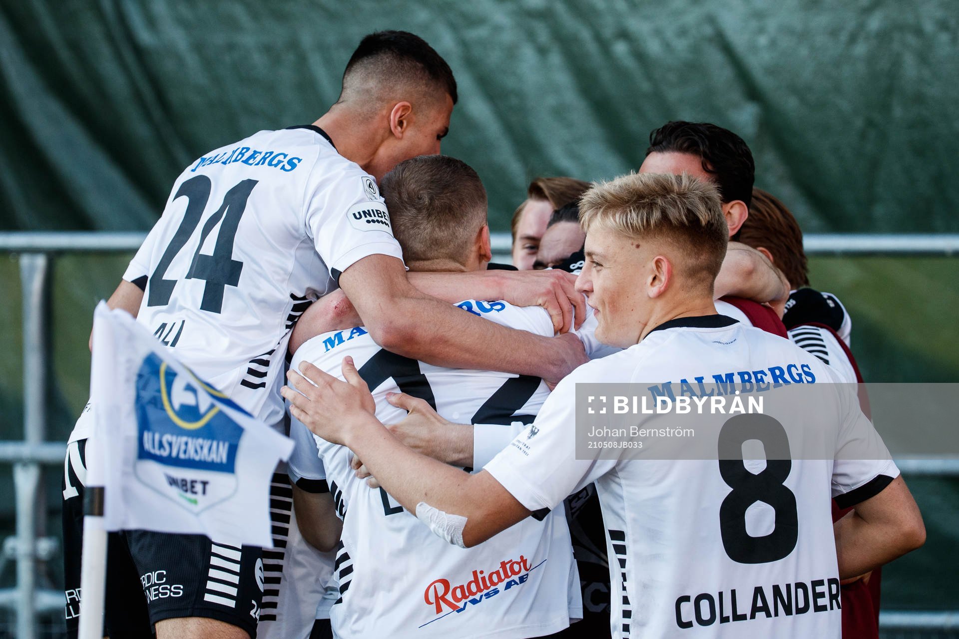 Örebros spelare jublar
