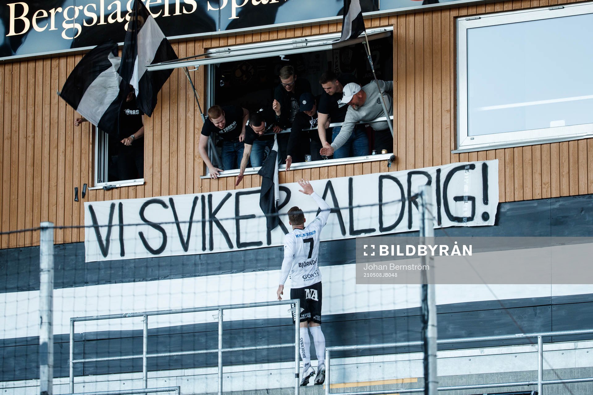 Örebros Erik Björndahl jublar