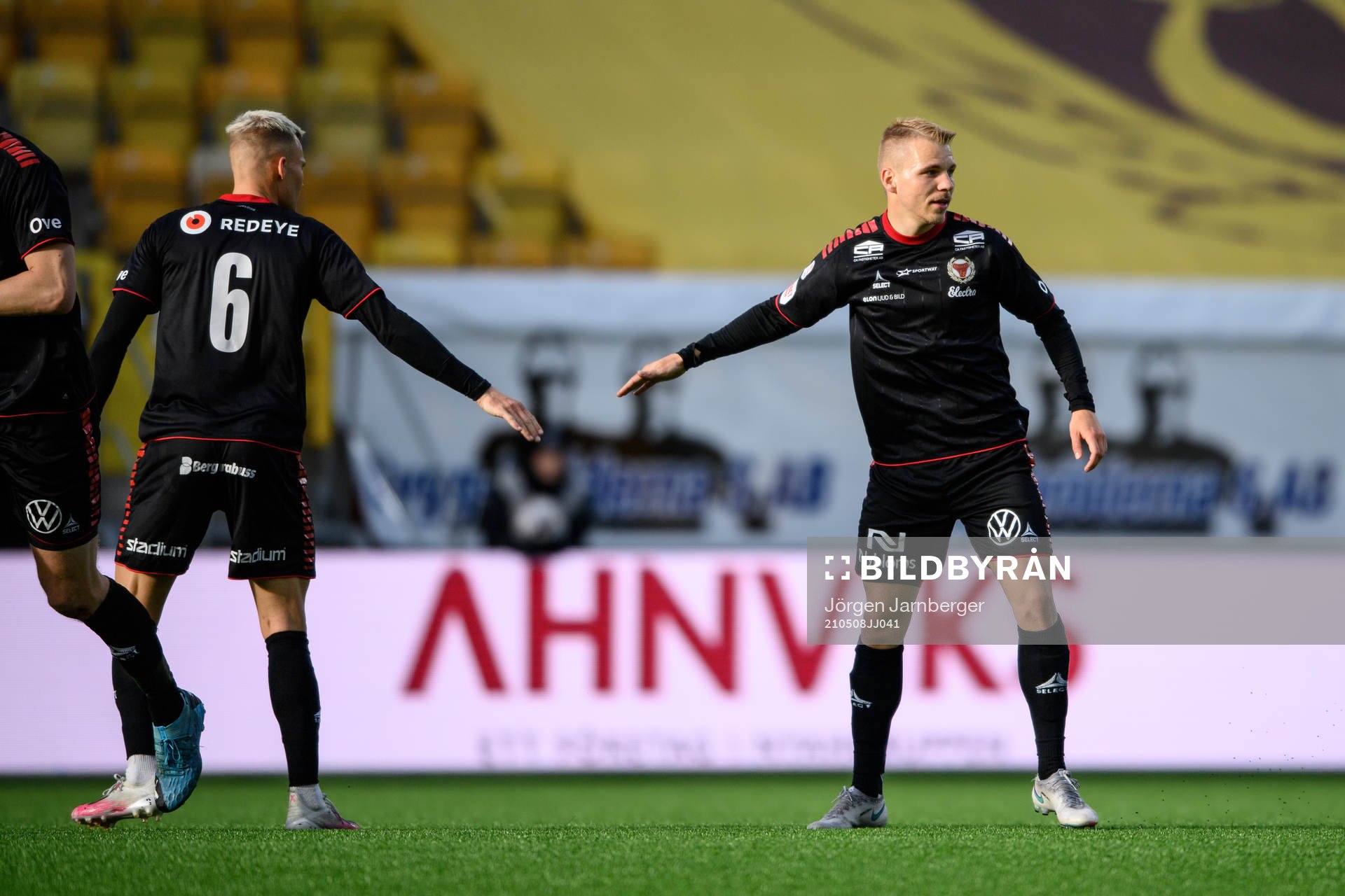 Kalmars Sebastian Ring jublar med Rasmus Sjöstedt